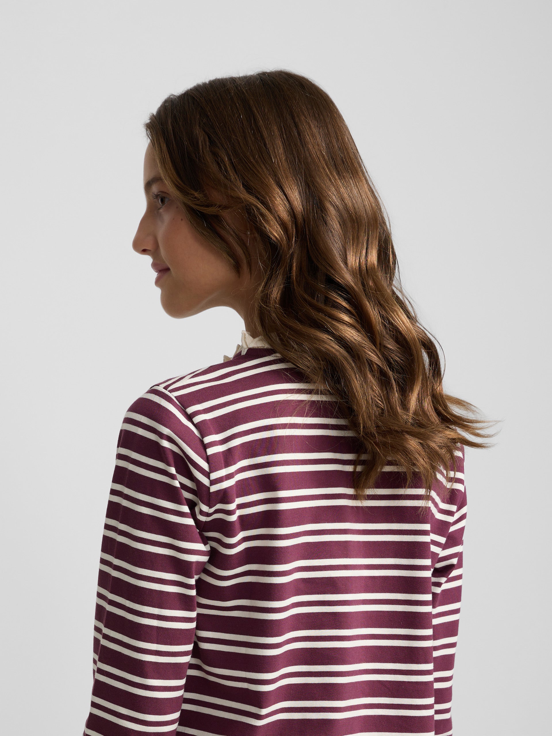 T-shirt fille col volant rayé bordeaux et écru