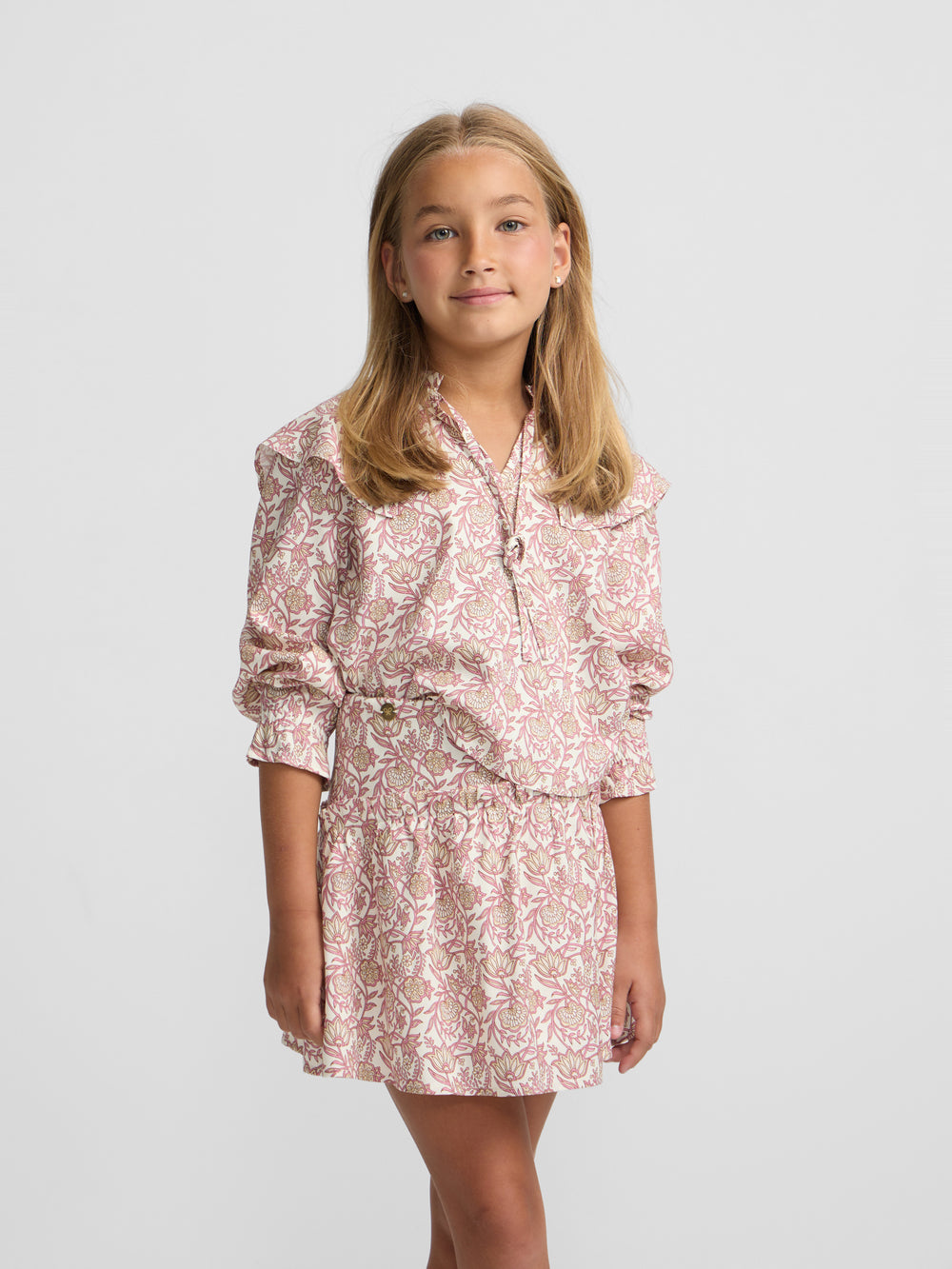 Blusa girl estampado flores rosa y blanco