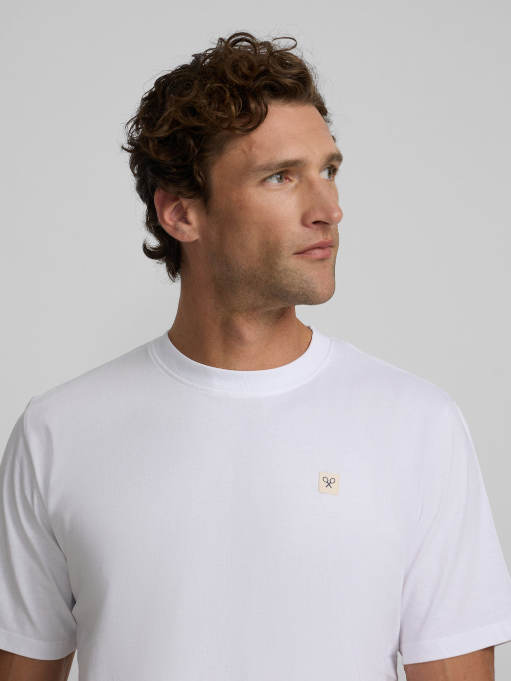 Camiseta lisa minilogo parche blanca