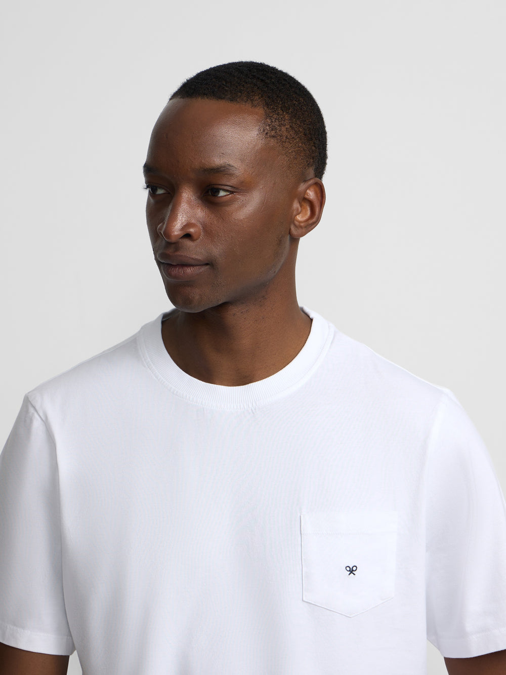 Camiseta clasica bolsillo minilogo blanca