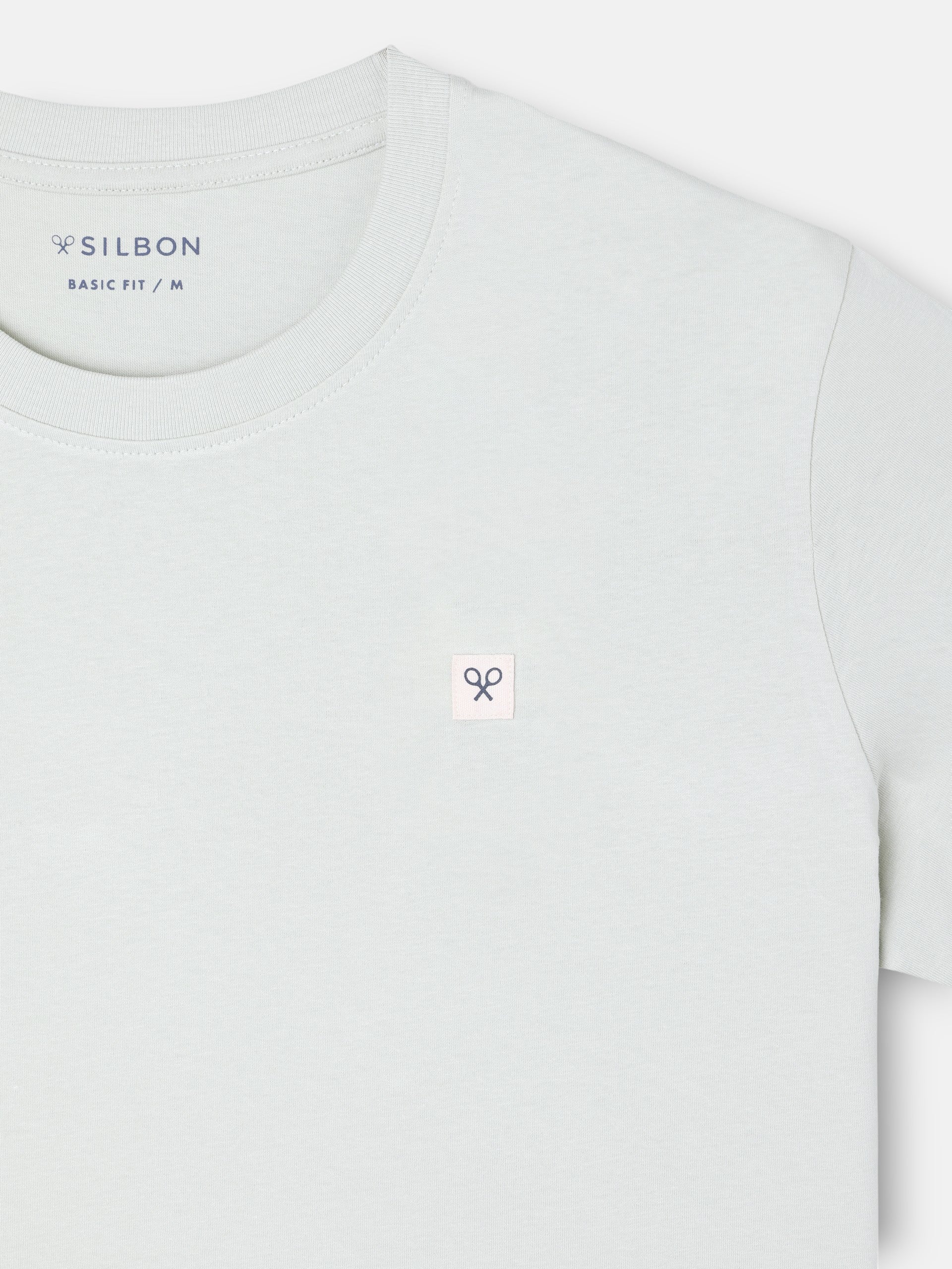 Plain T-shirt with light green mini logo patch