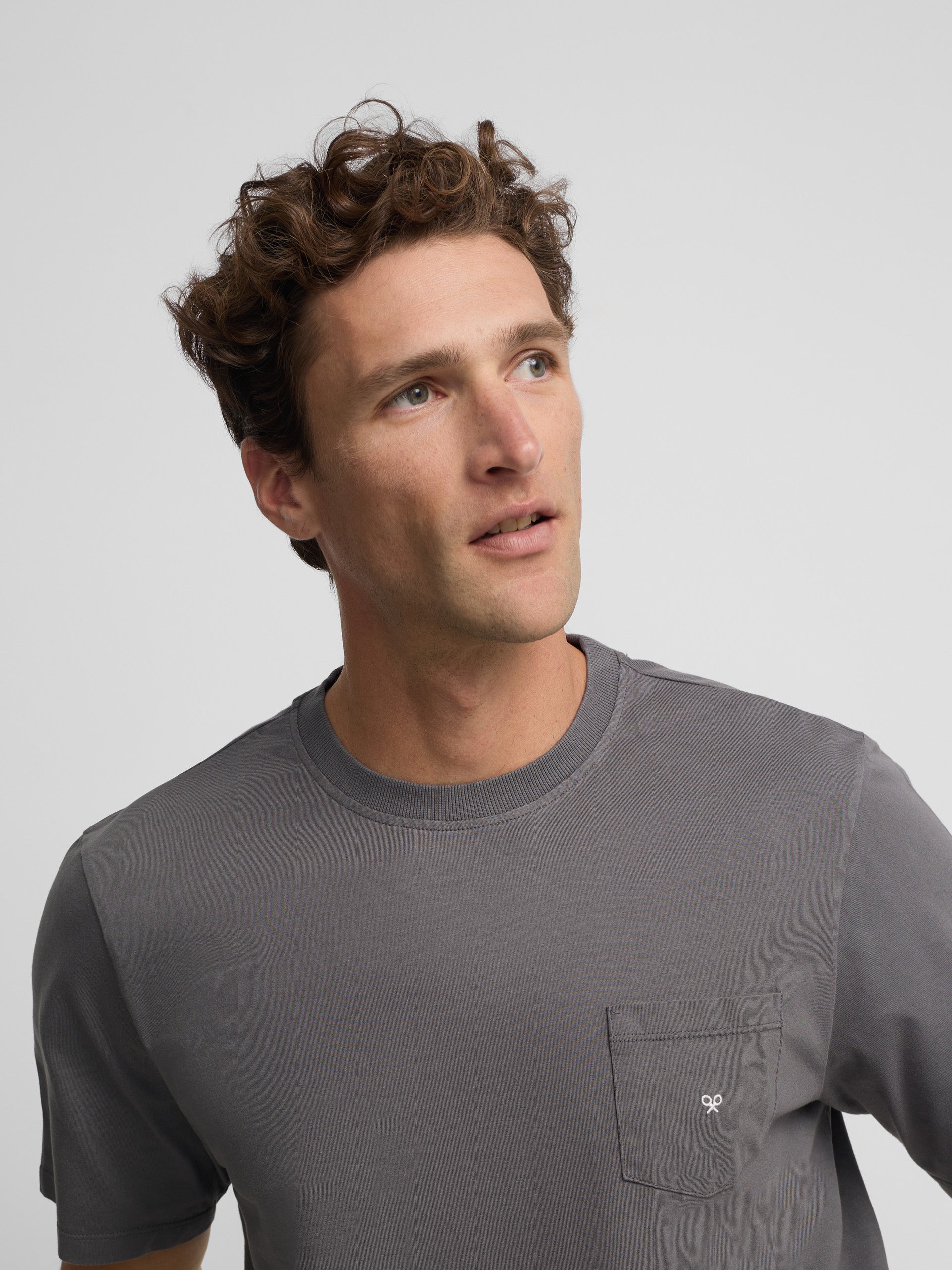 Camiseta clasica bolsillo minilogo gris