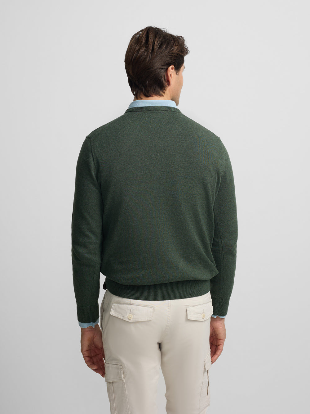 Jersey liso cuello pico verde oscuro