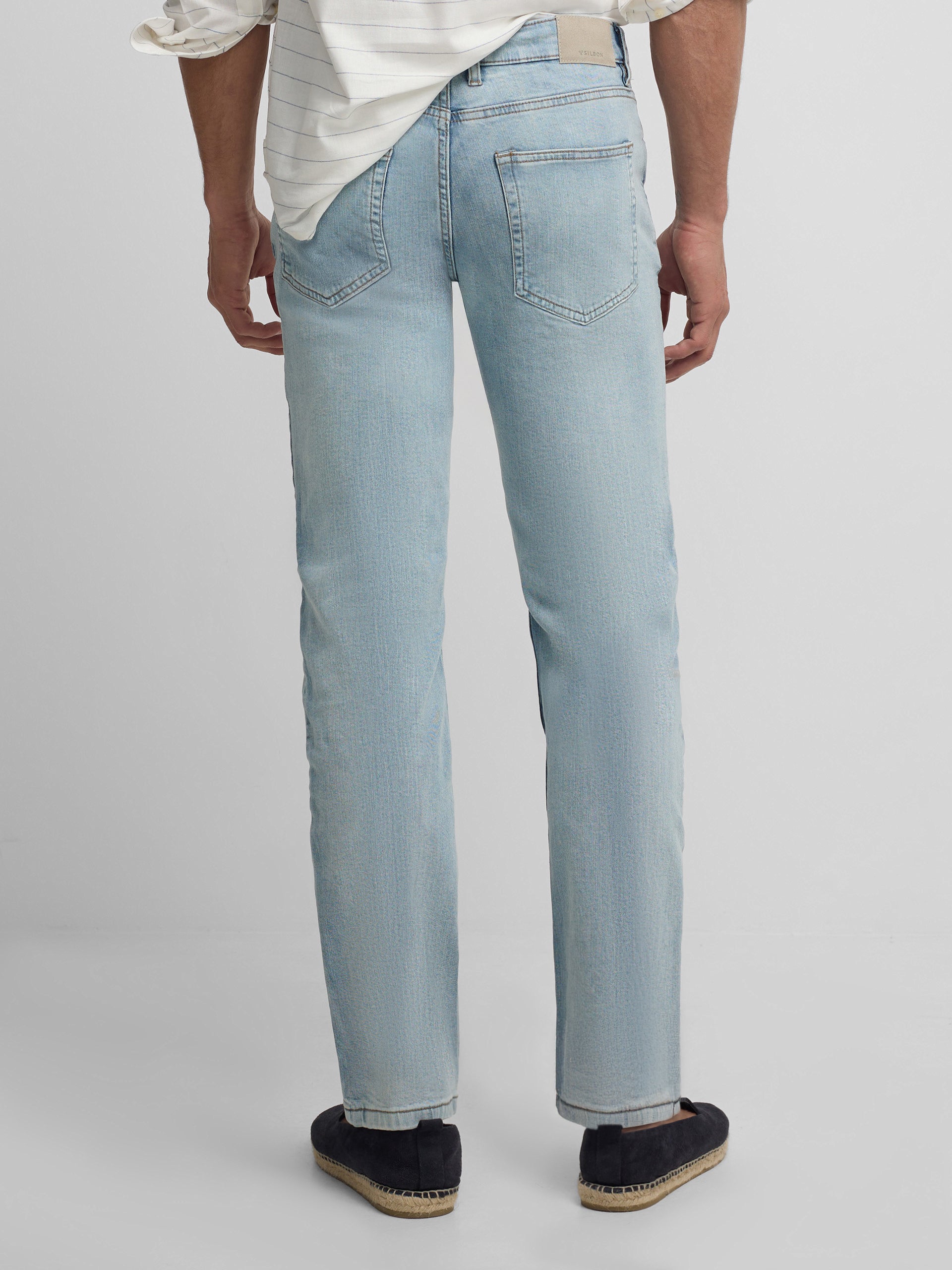 Pantalon sport denim azul claro