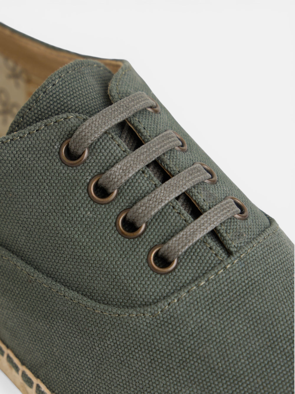 Espadrille sport verte à bout couvert