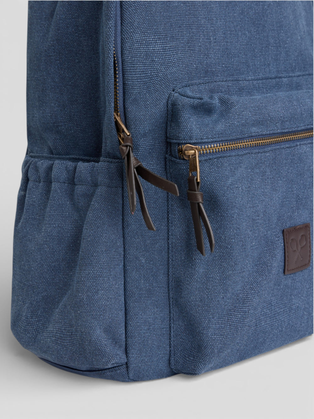 Mochila detalle piel azul marino