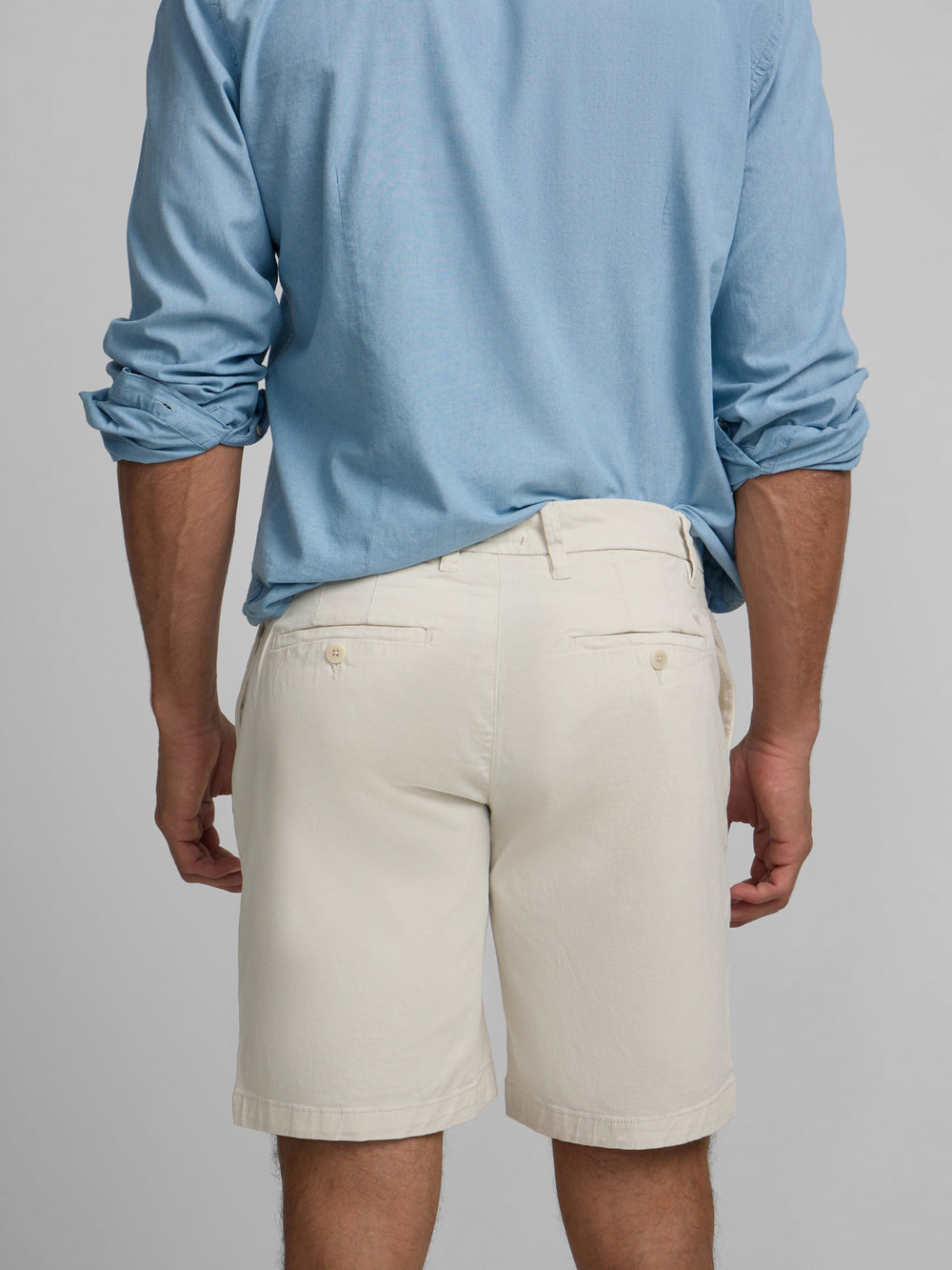 Classic pleated stone Bermuda shorts
