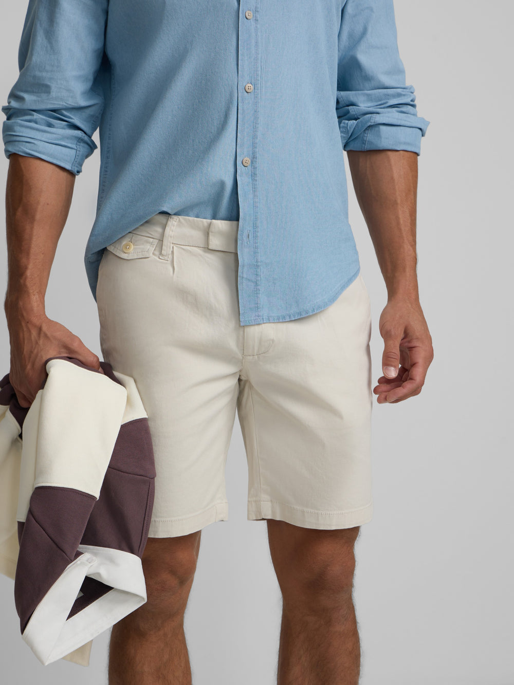 Classic pleated stone Bermuda shorts