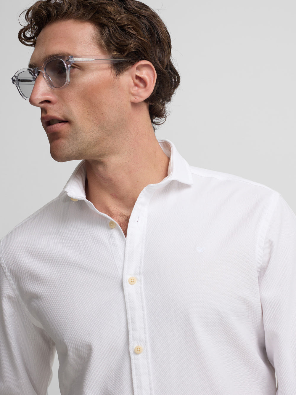 Camisa sport estructura logo blanco