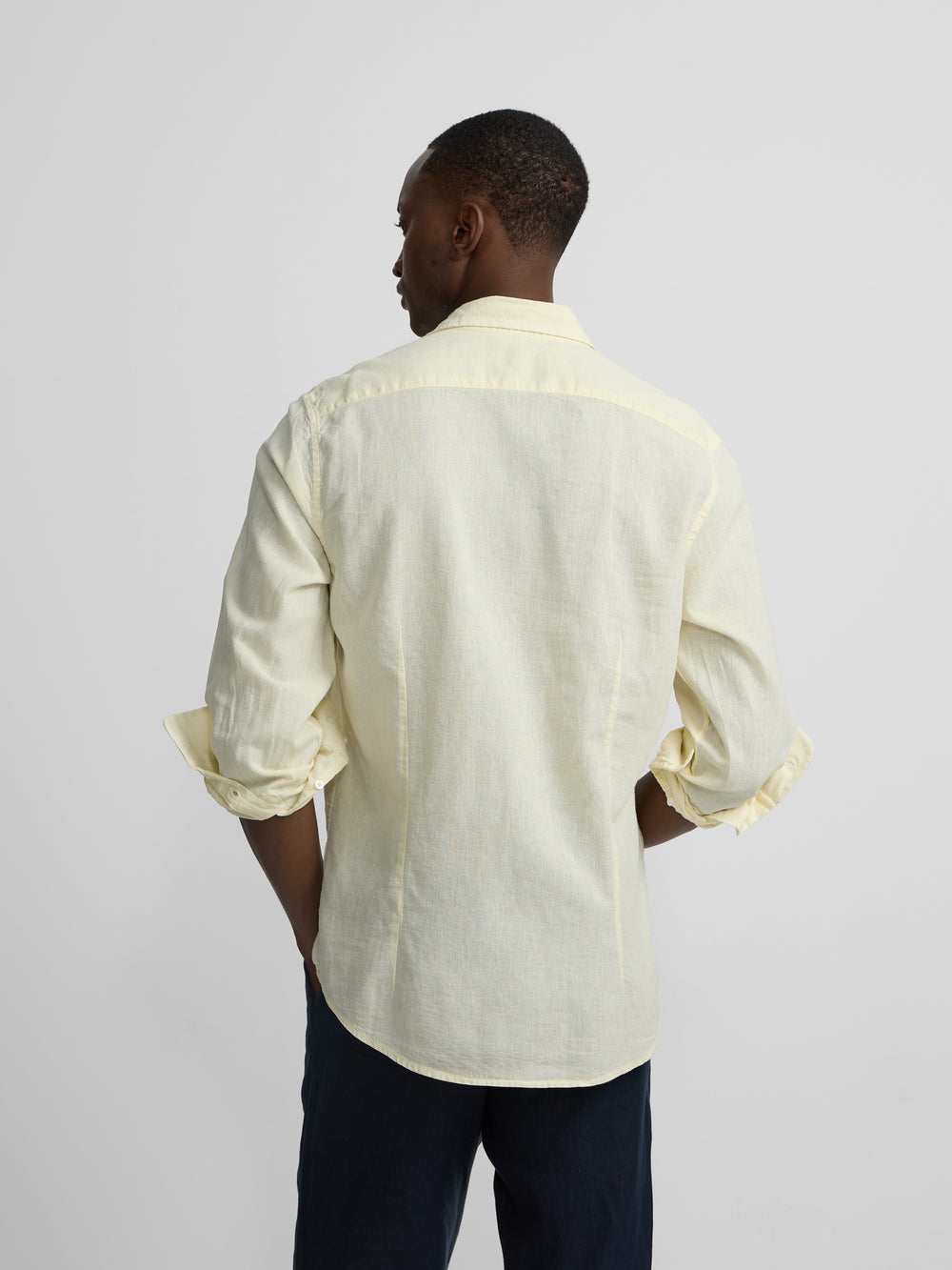 Camisa desportiva de linho amarela