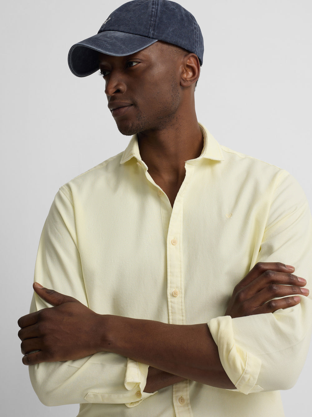 Camisa sport estructura logo amarillo