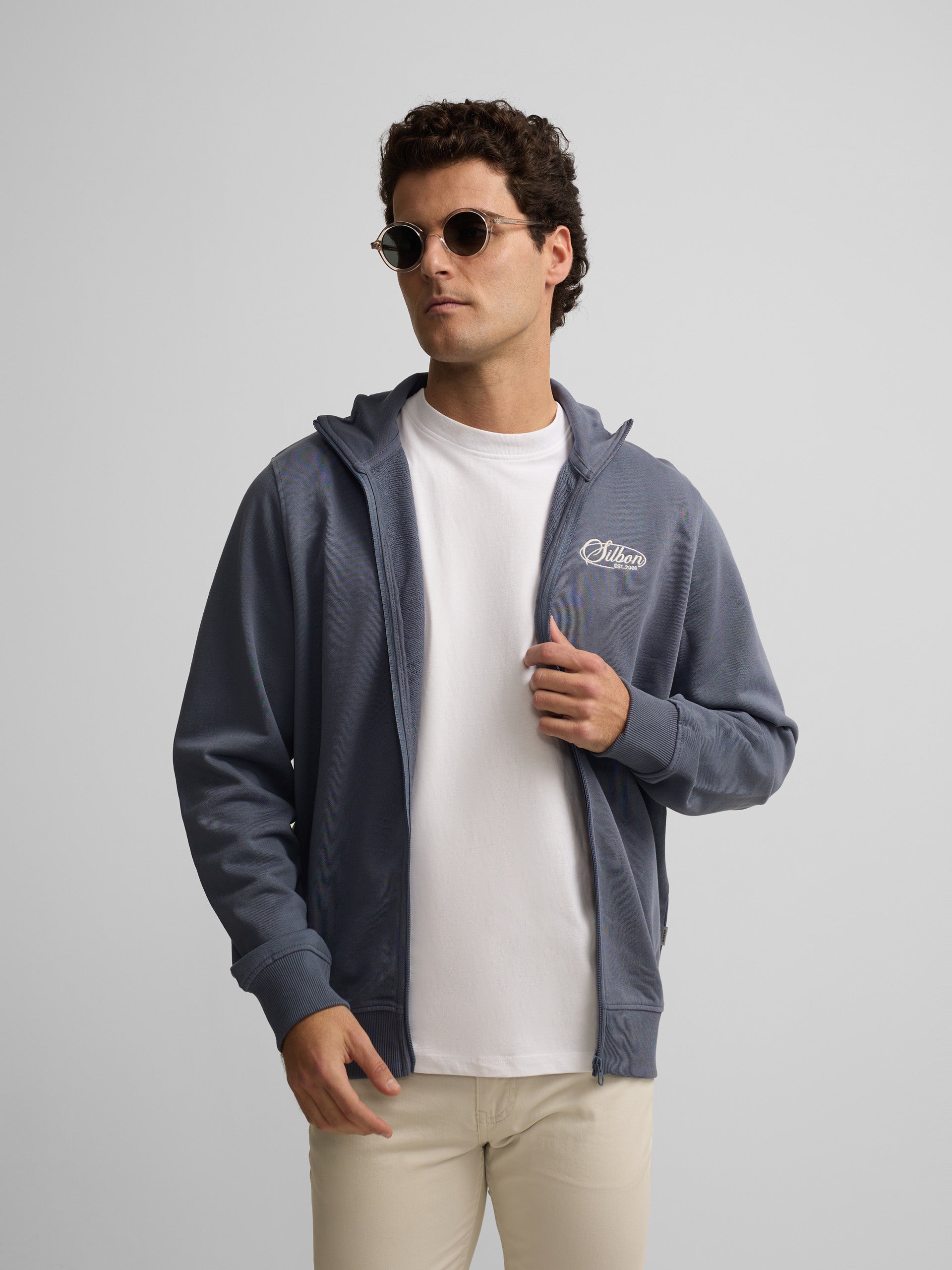 Sudadera cremallera bordado azul indigo