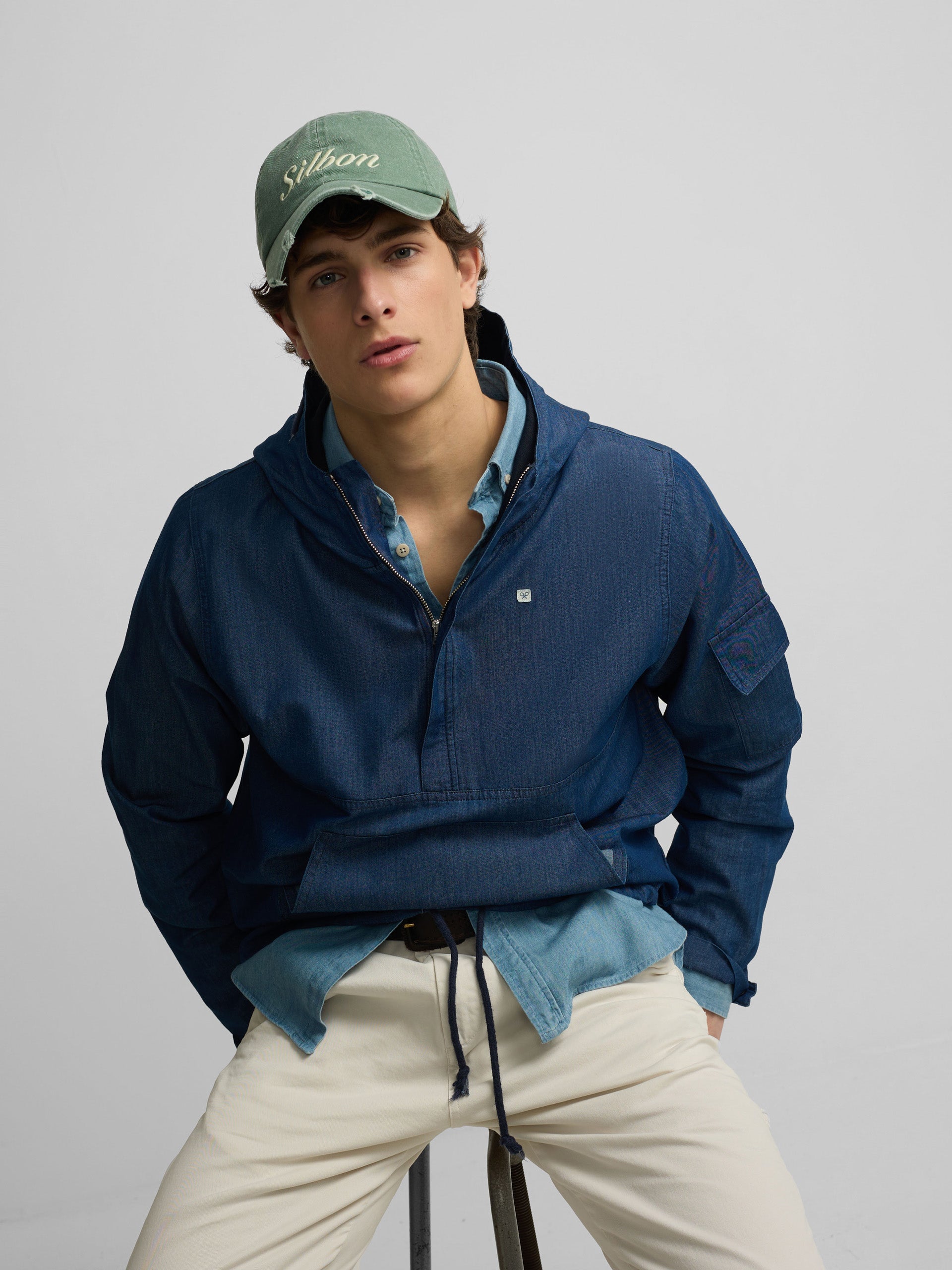 Cortavientos denim capucha azul
