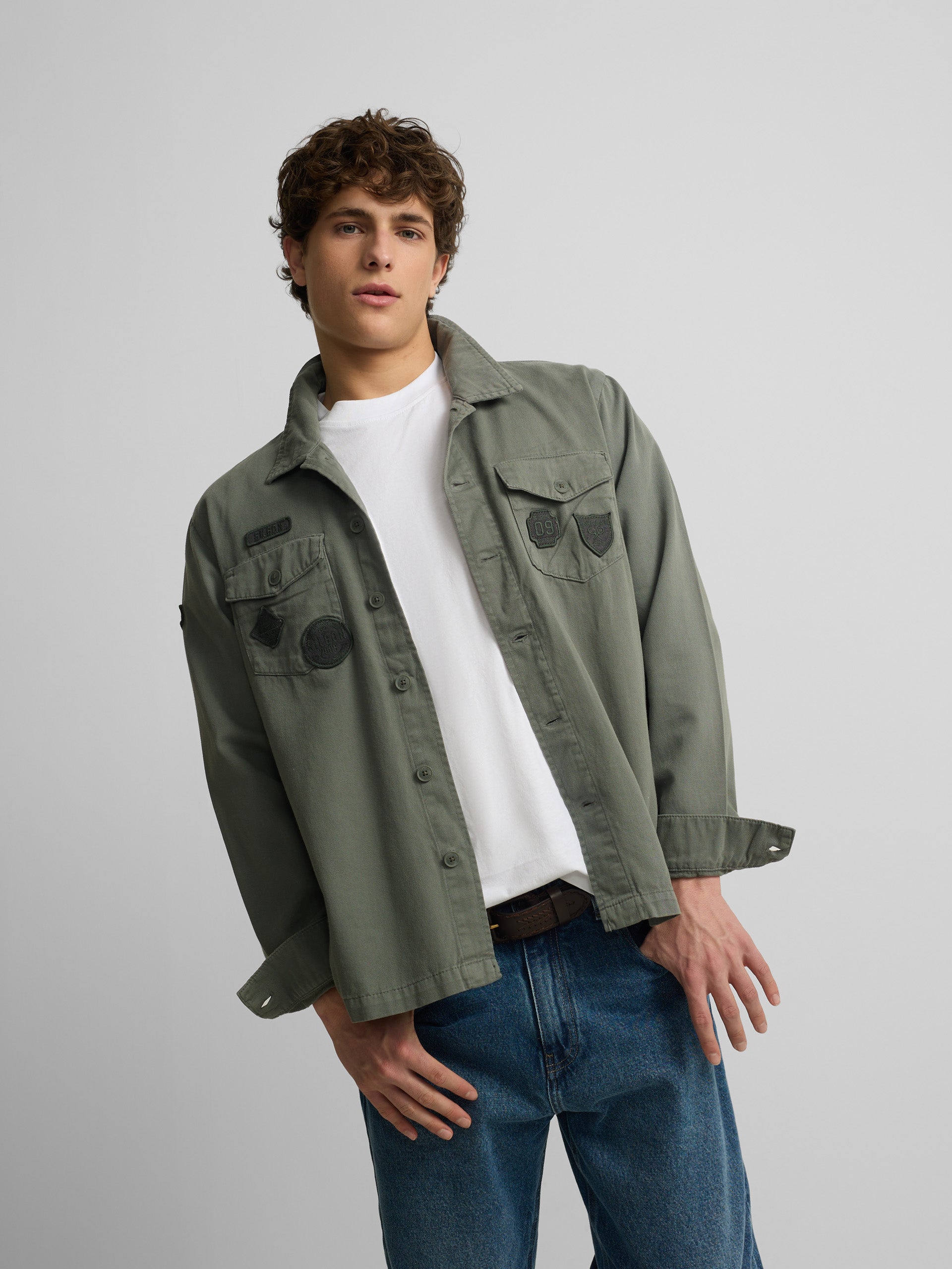 Sobrecamisa parches azul petroleo