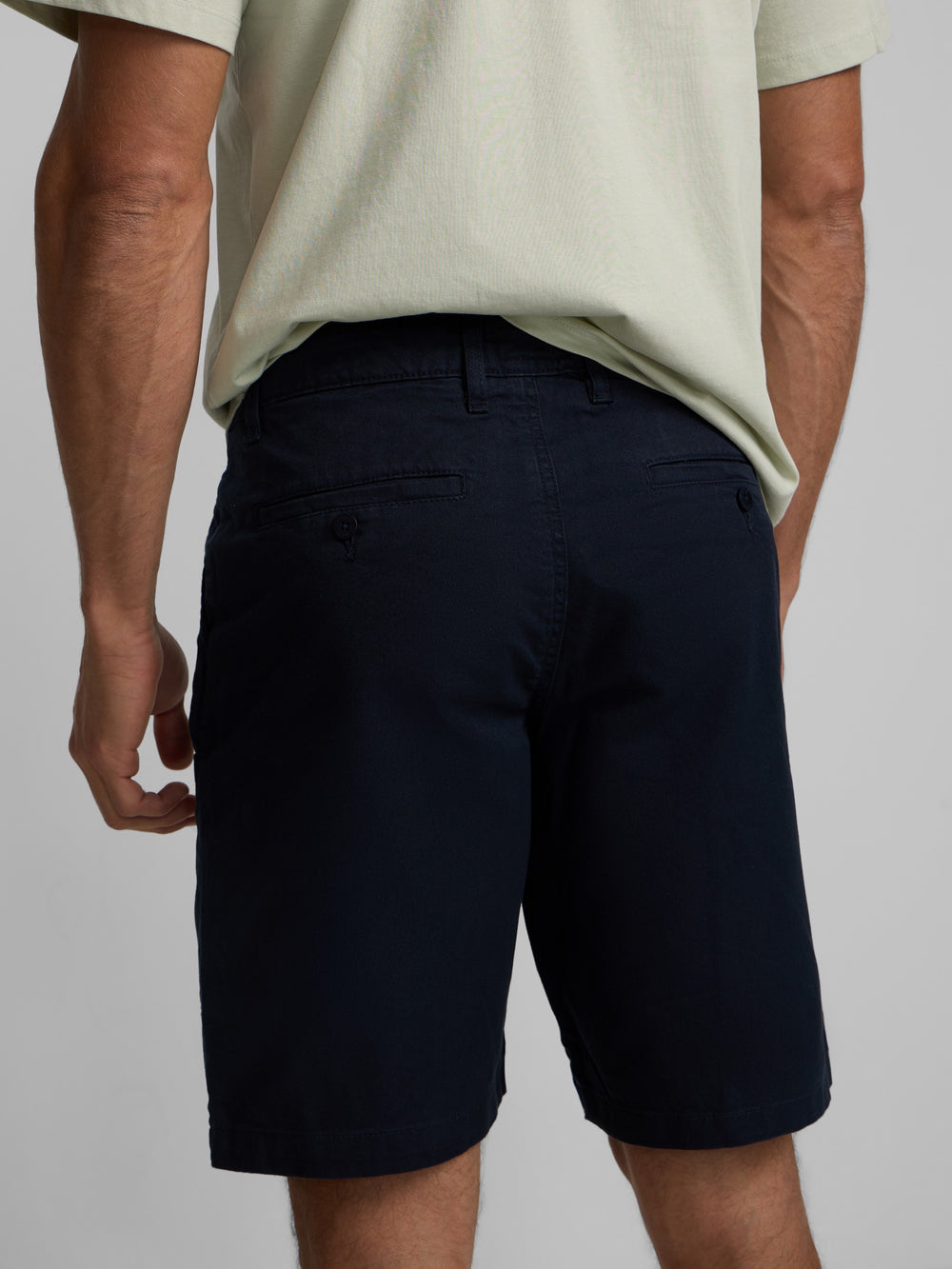 Navy blue pocket Bermuda shorts