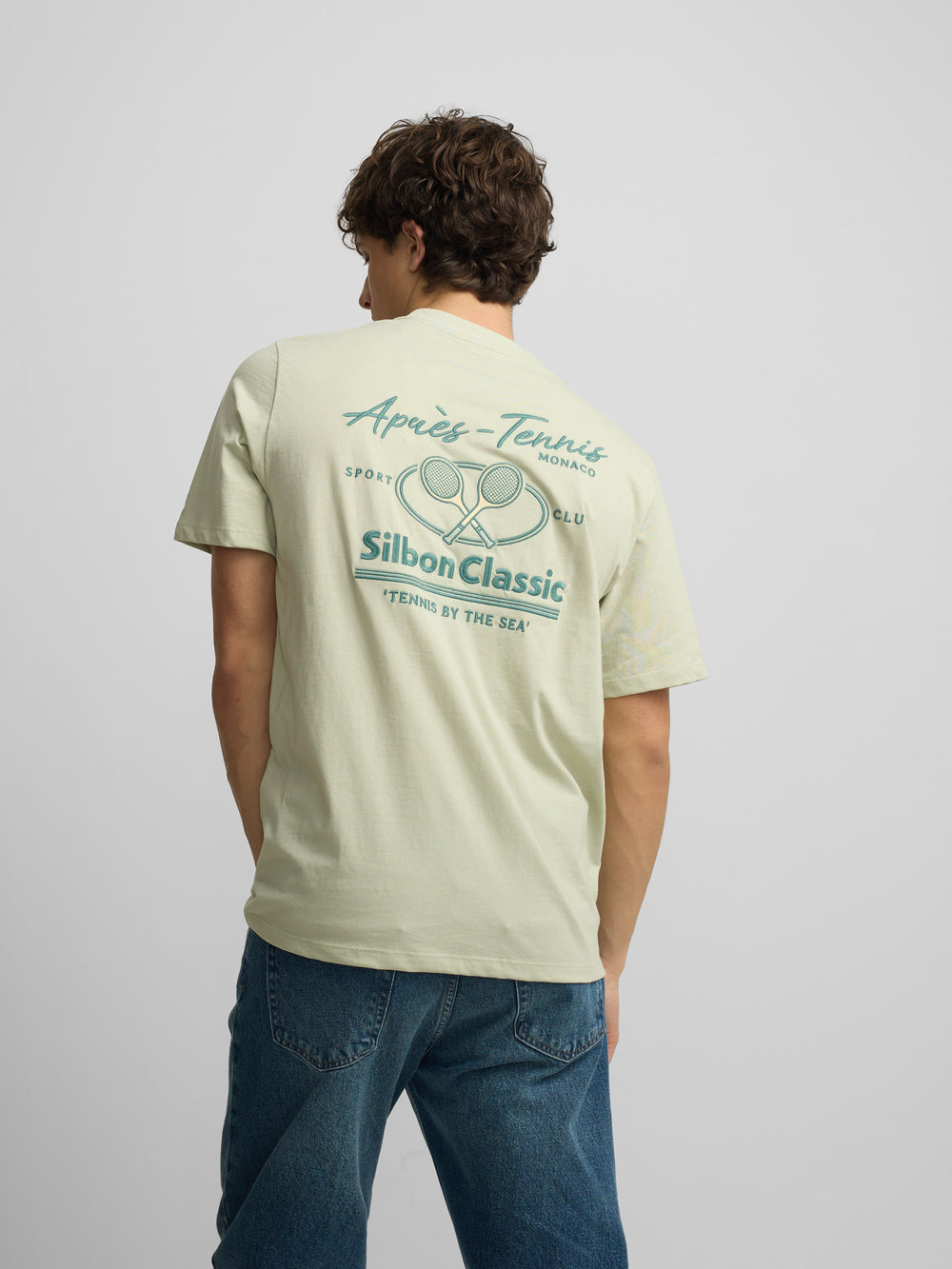 T-shirt apres ténis verde claro