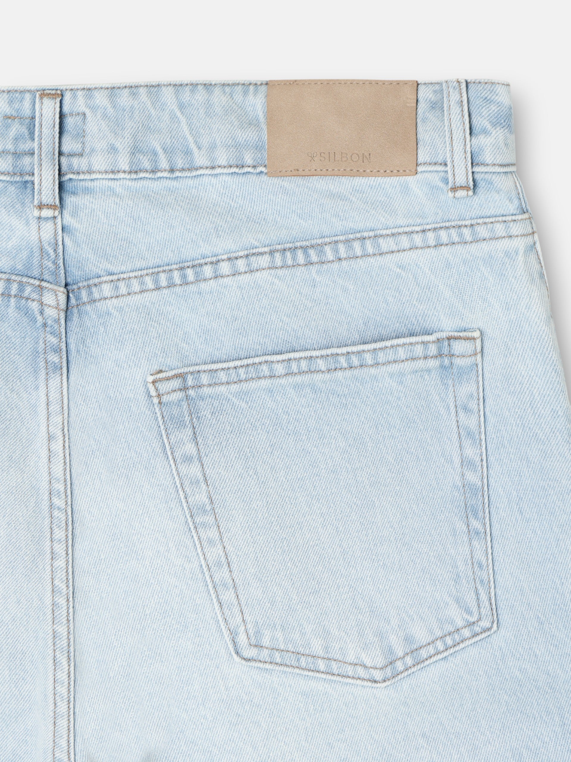 Pantalon sport denim tapered azul claro