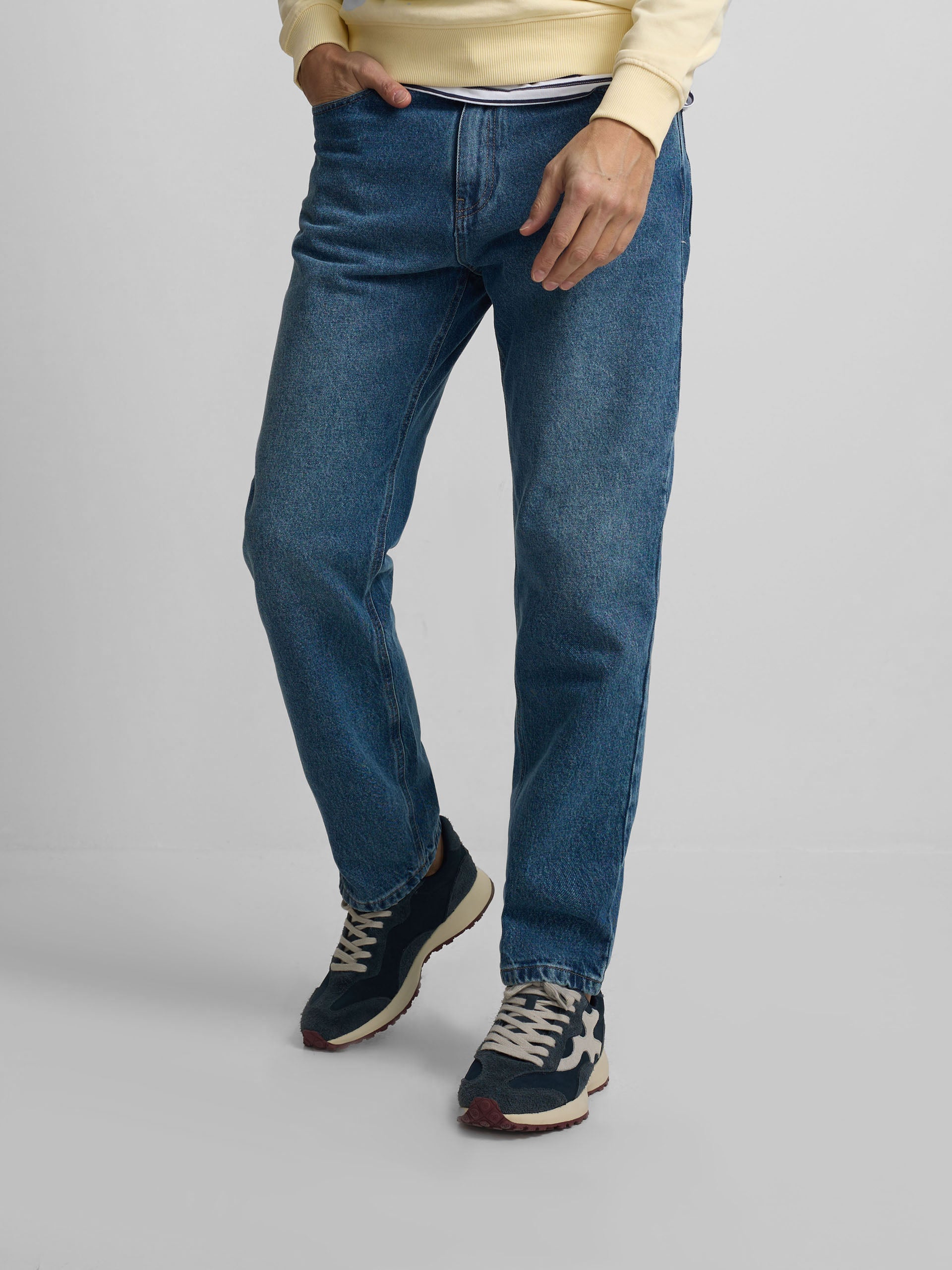 Pantalon sport denim tapered azul oscuro
