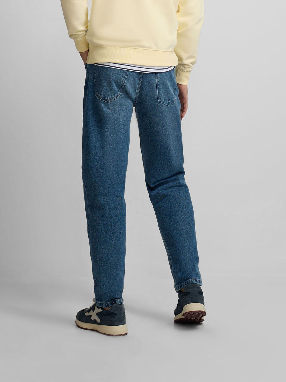 Pantalon sport denim tapered azul oscuro