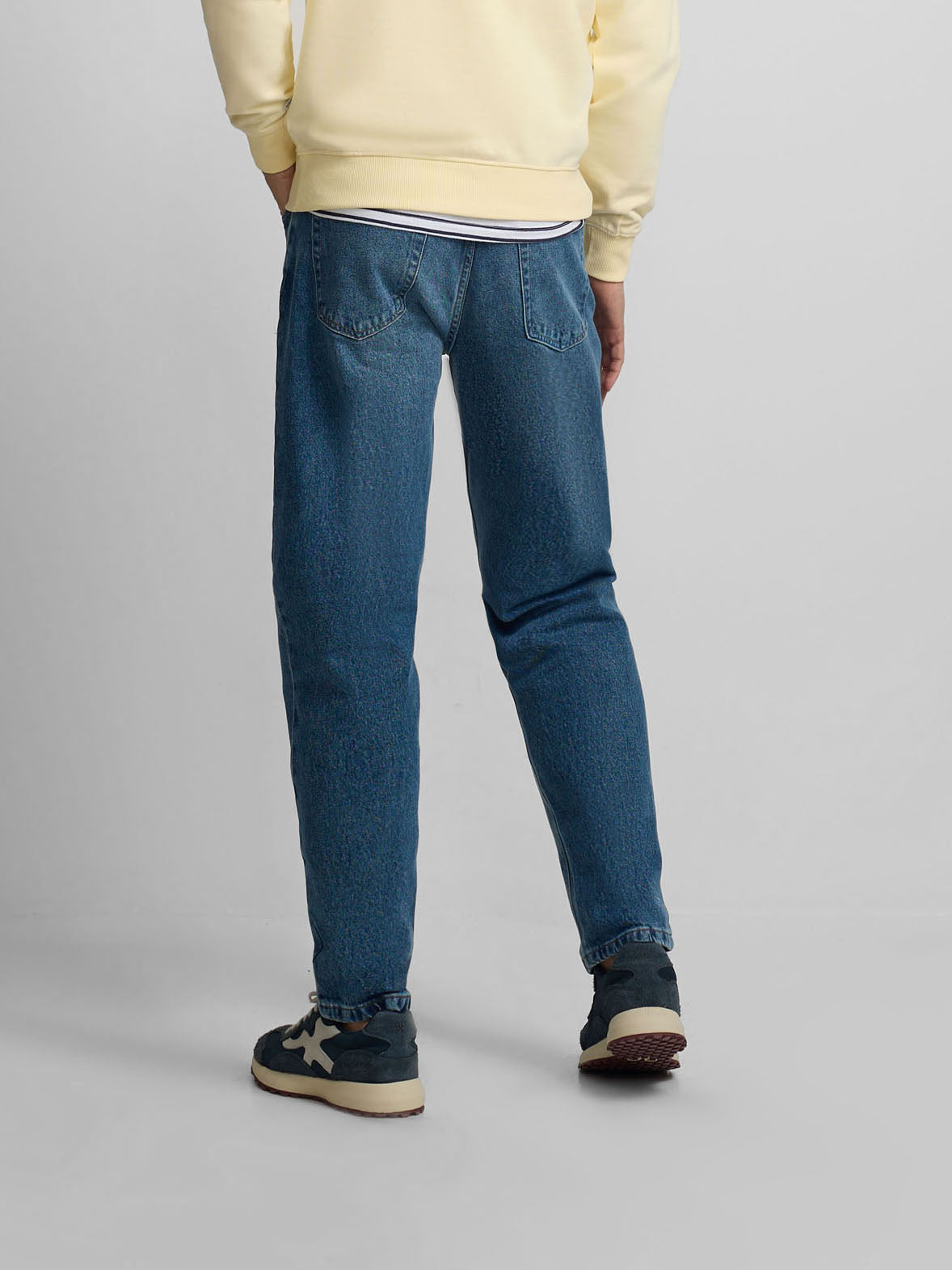 Pantalon sport denim tapered azul oscuro