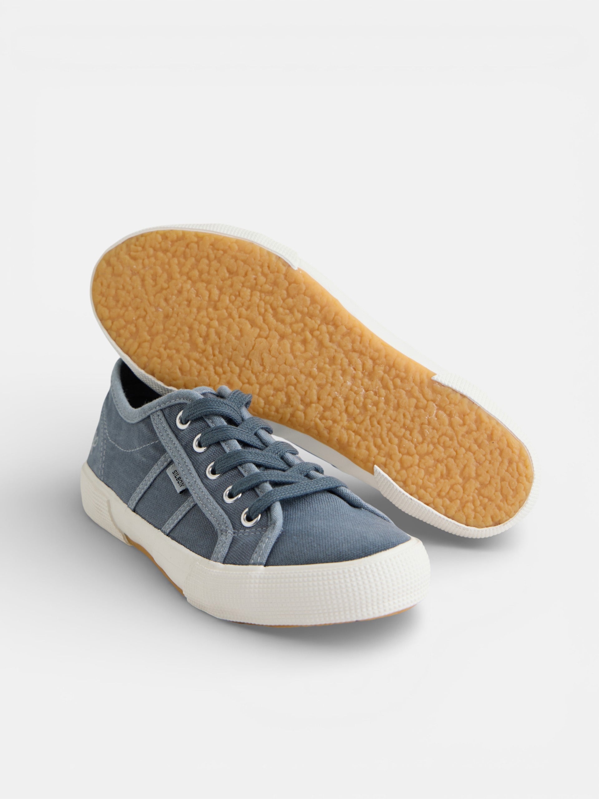 Baskets en denim bleu