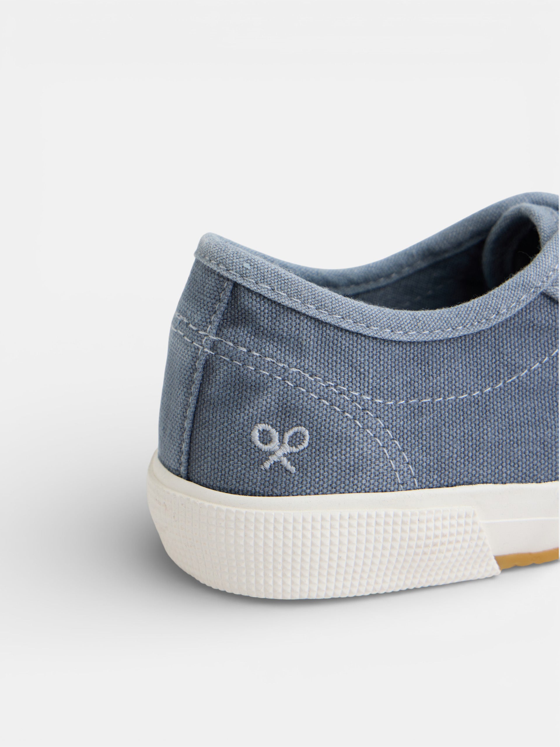 Baskets en denim bleu