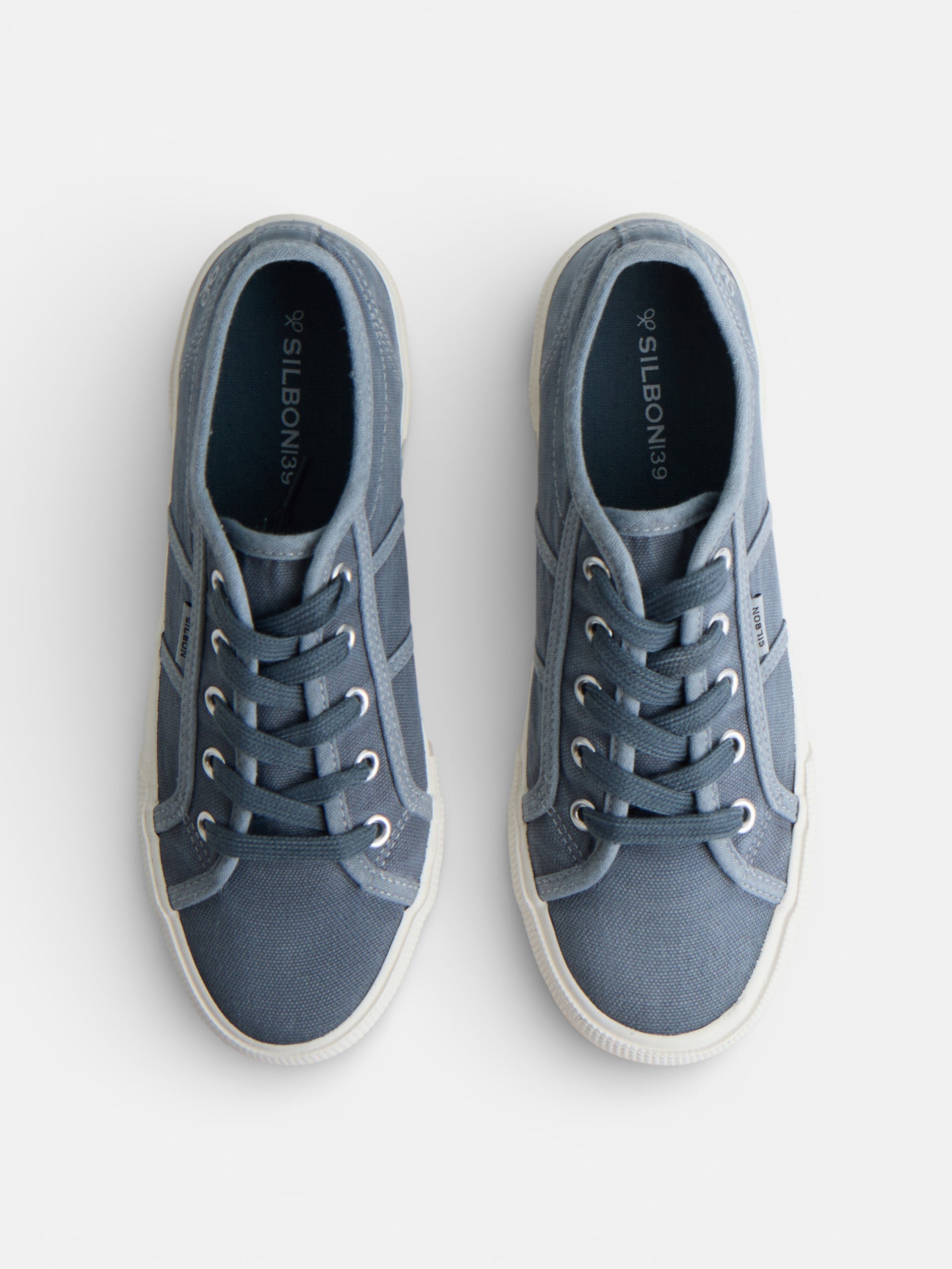 Baskets en denim bleu