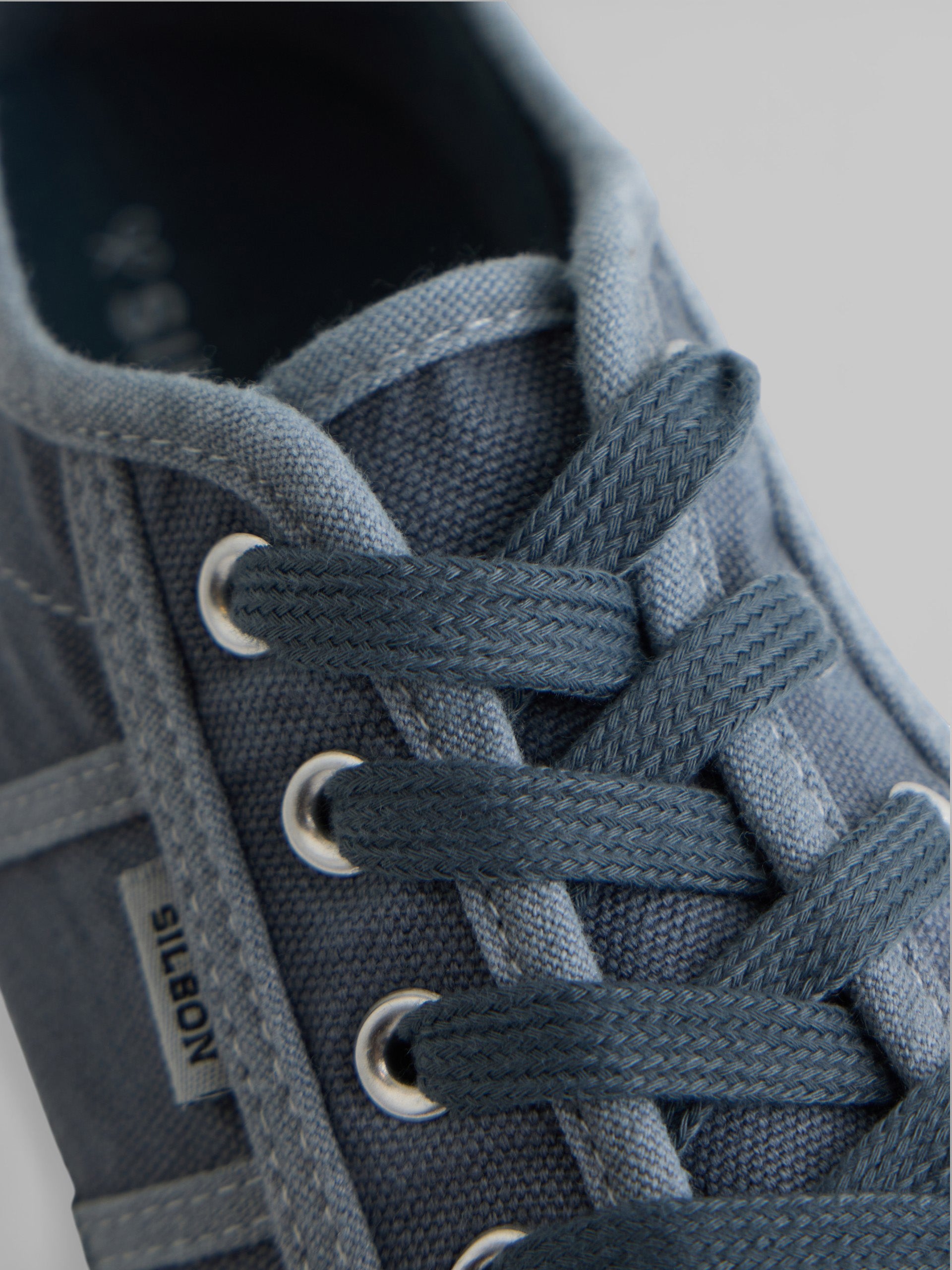 Baskets en denim bleu