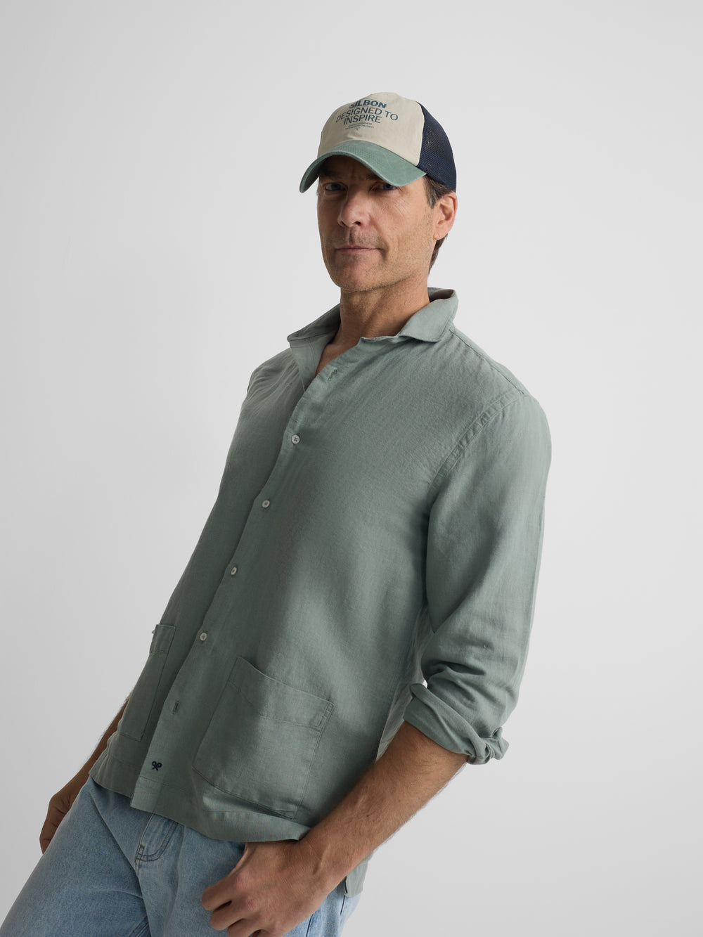 Camisa sport bolsos verde médio