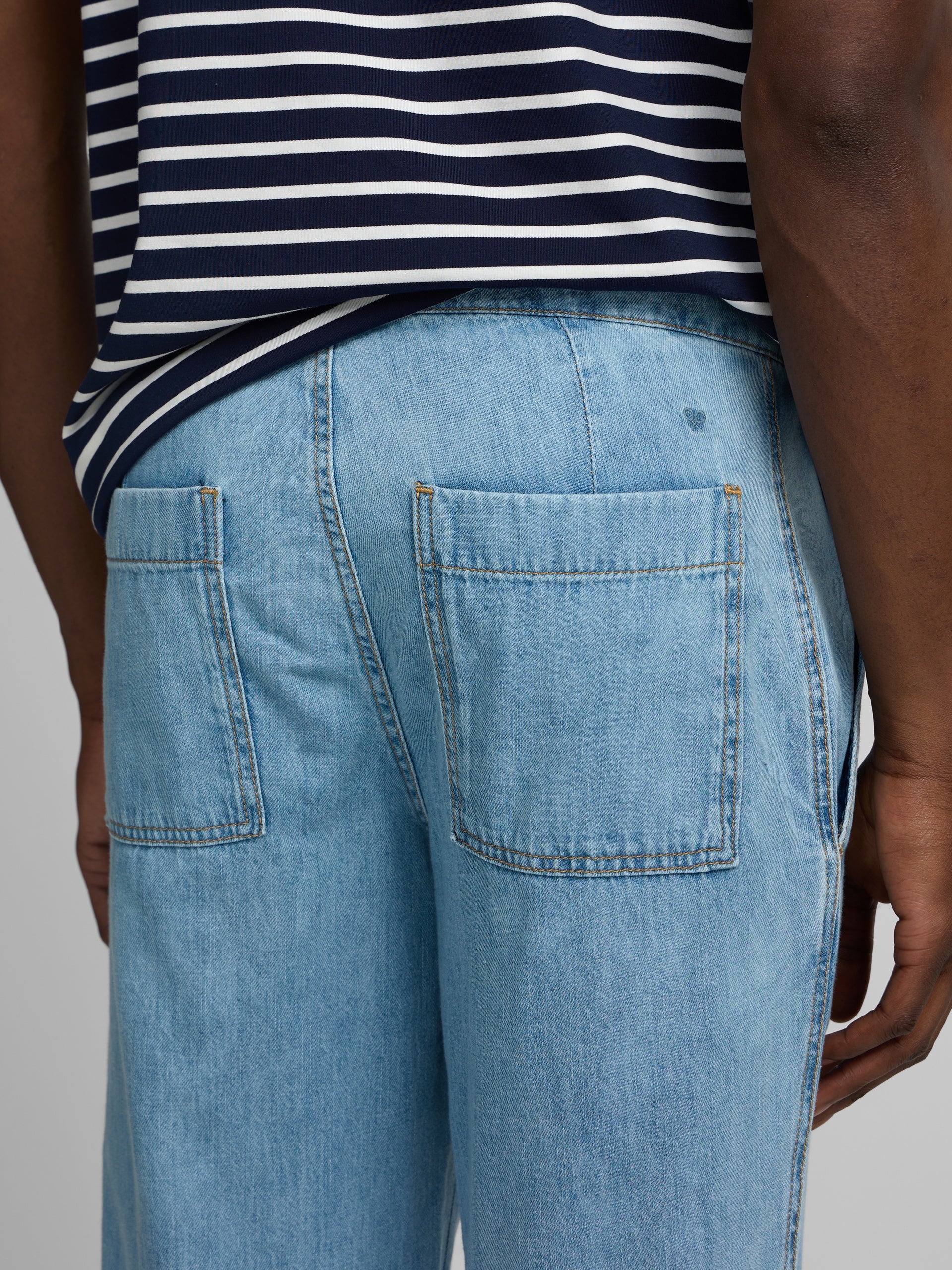 Pantalon jogger denim azul claro