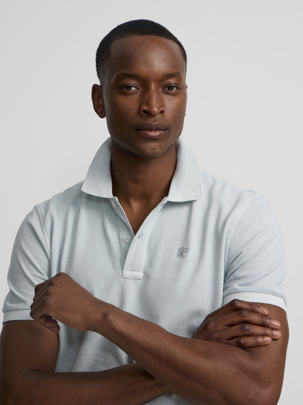 Polo clasico garment dye azul claro