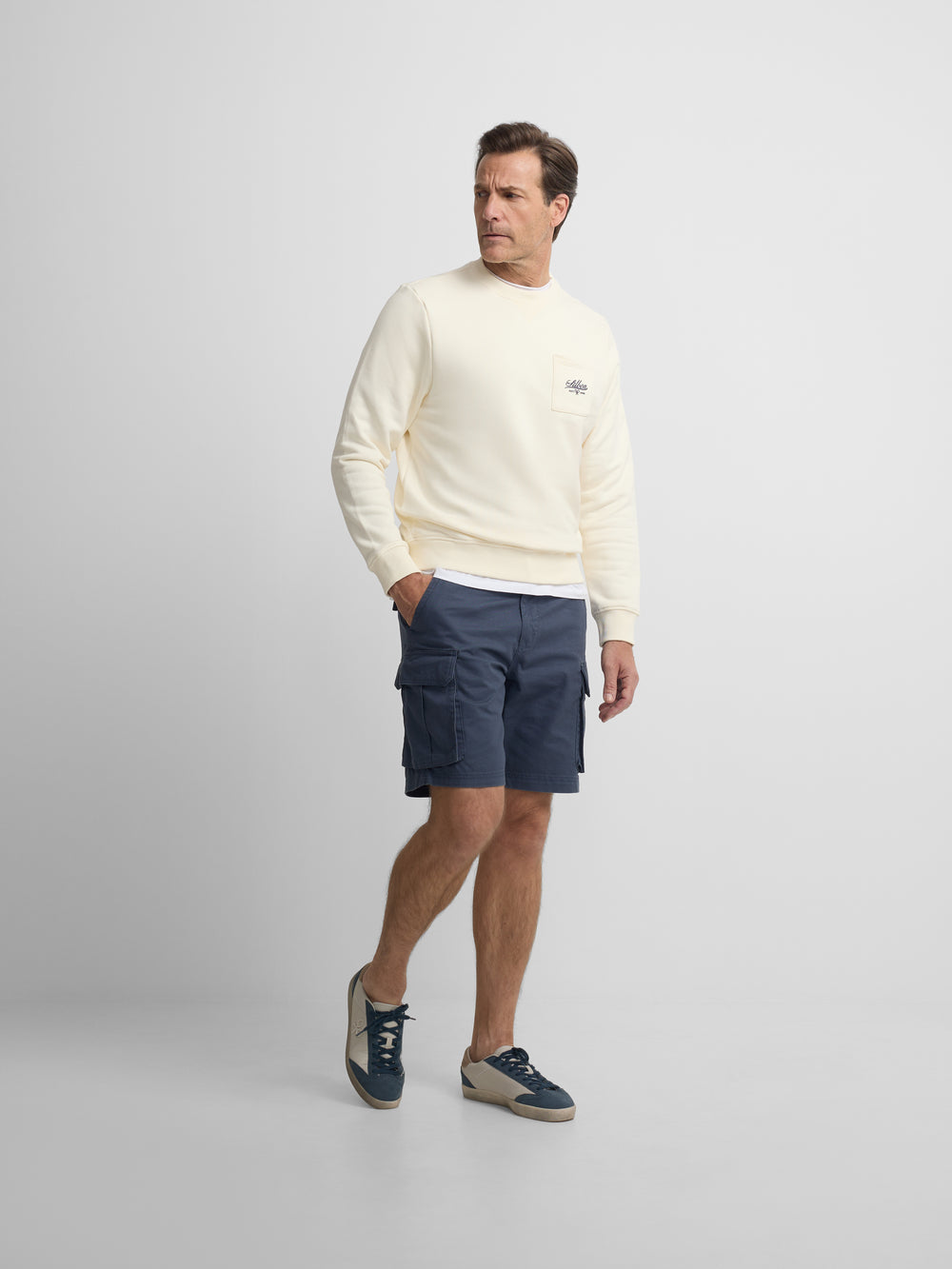 Sudadera bolsillo bordado crema