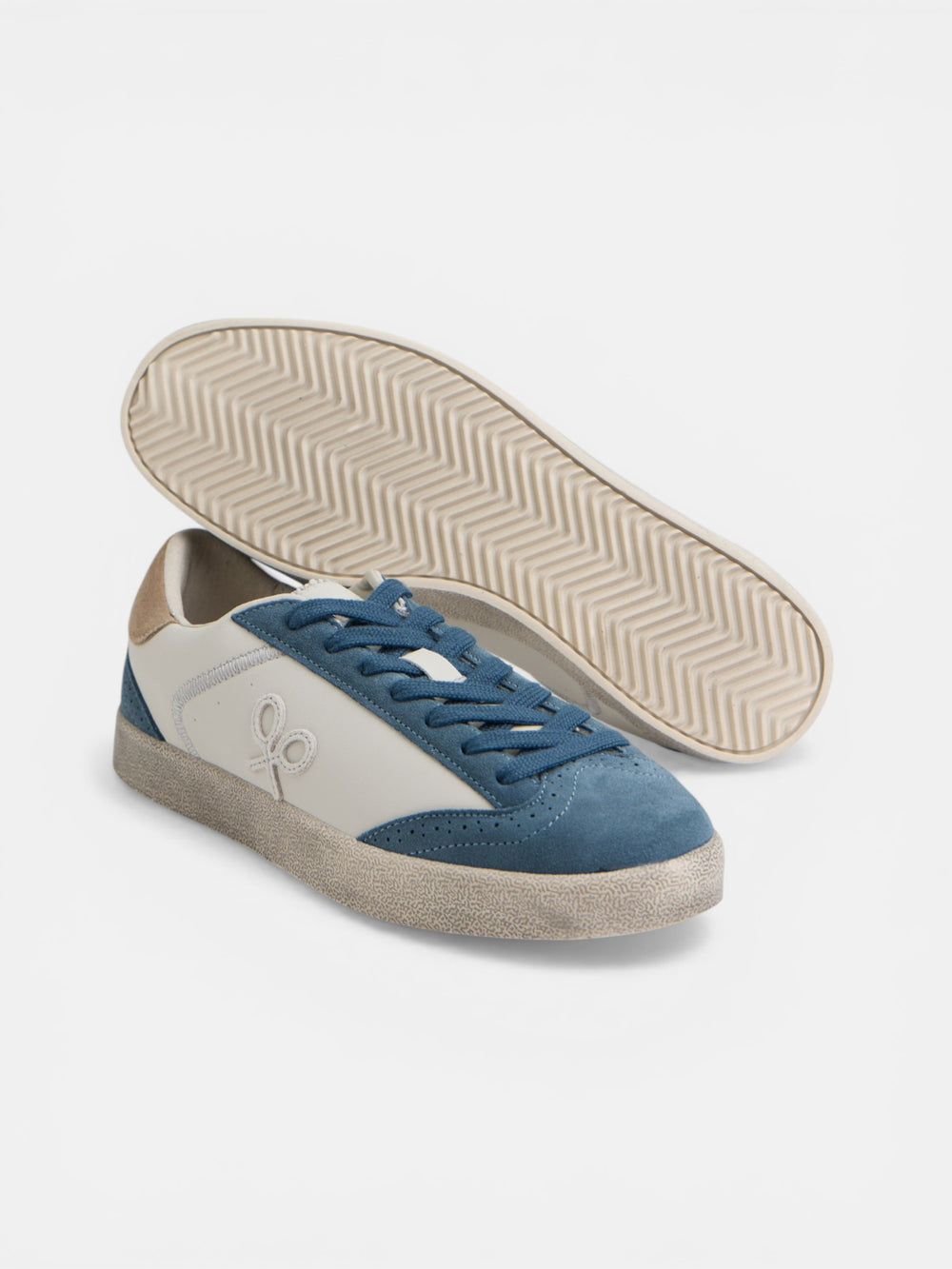 Zapatilla desgastada crema