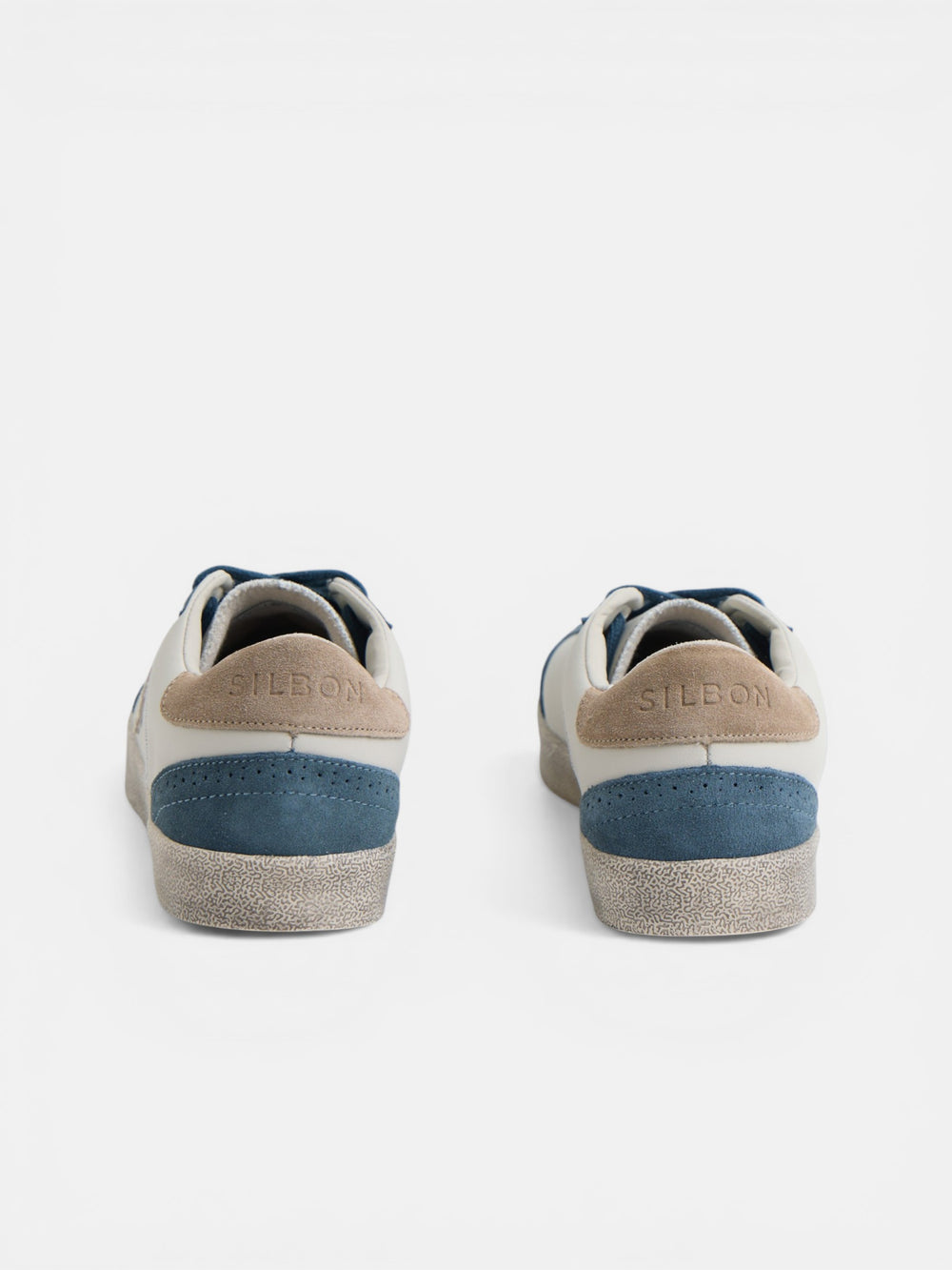 Zapatilla desgastada crema