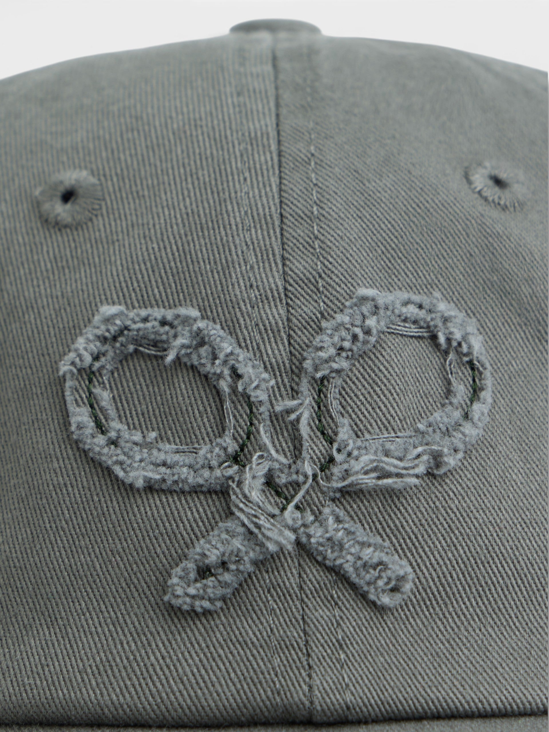 Casquette verte à motif raquette en relief