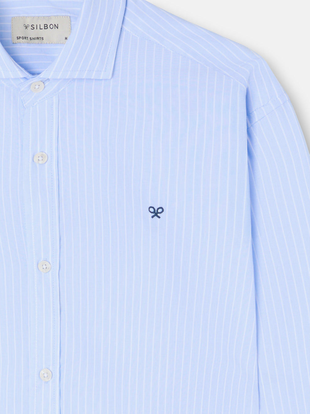 Chemise sport classique à rayures blanches et bleu ciel
