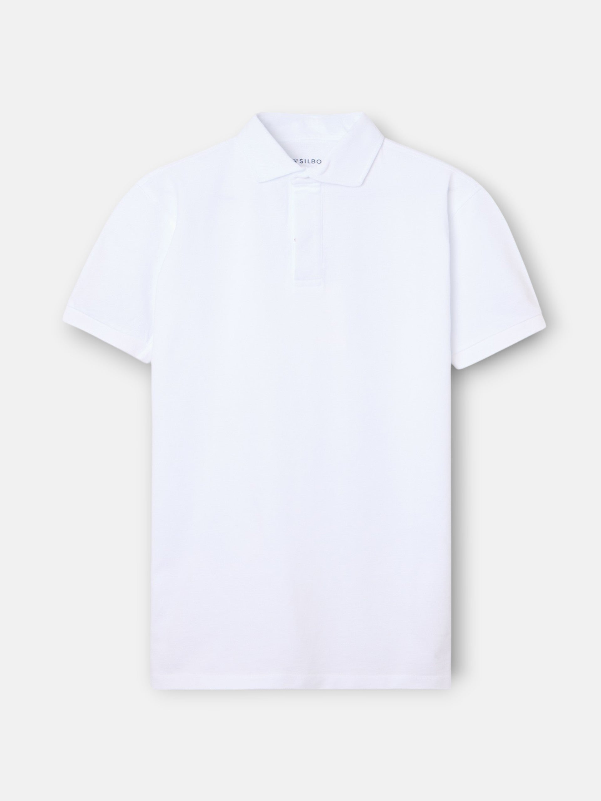 White short-sleeved polo shirt suite
