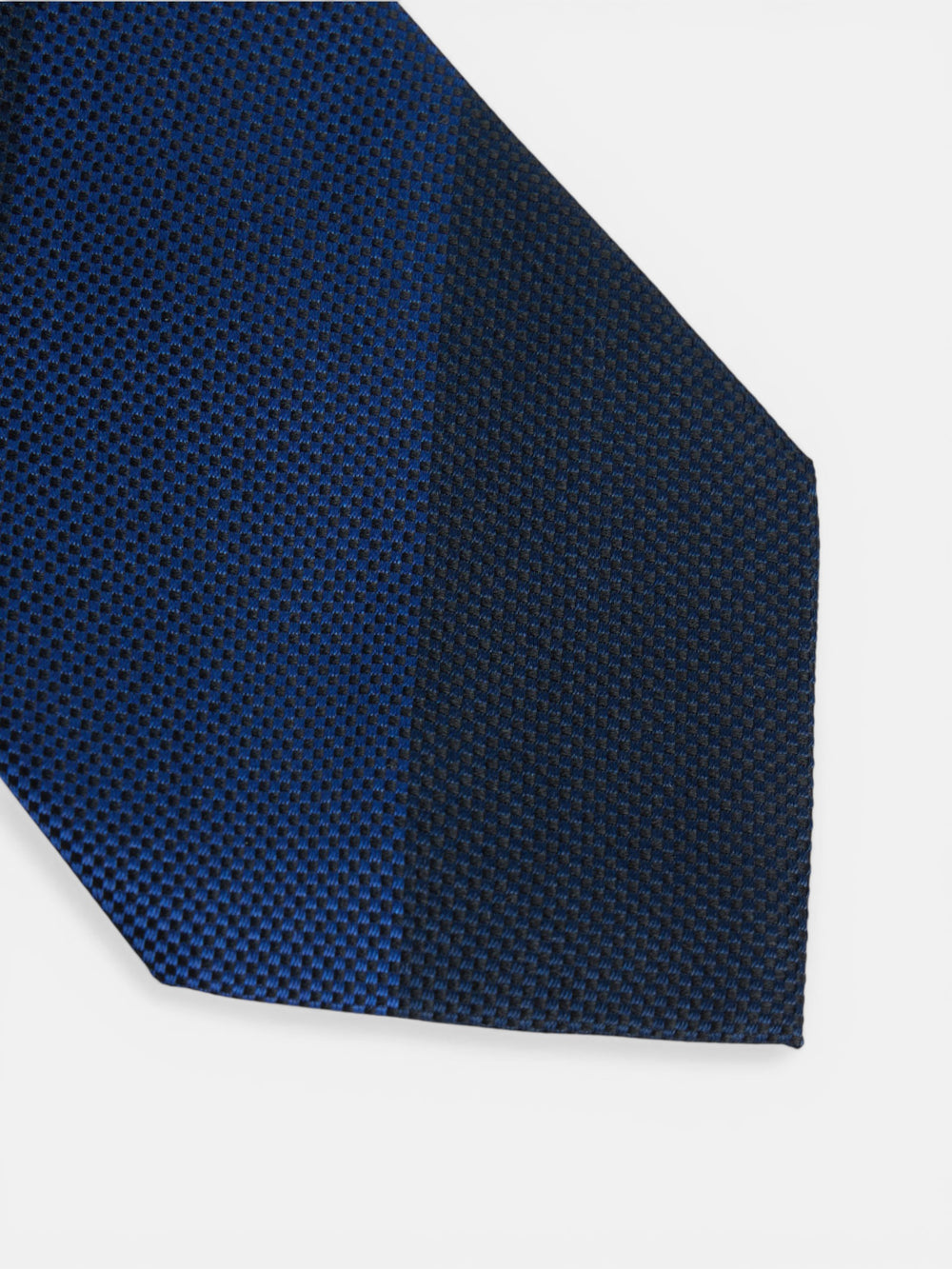 Gravata de riscas regimentais azul-marinho