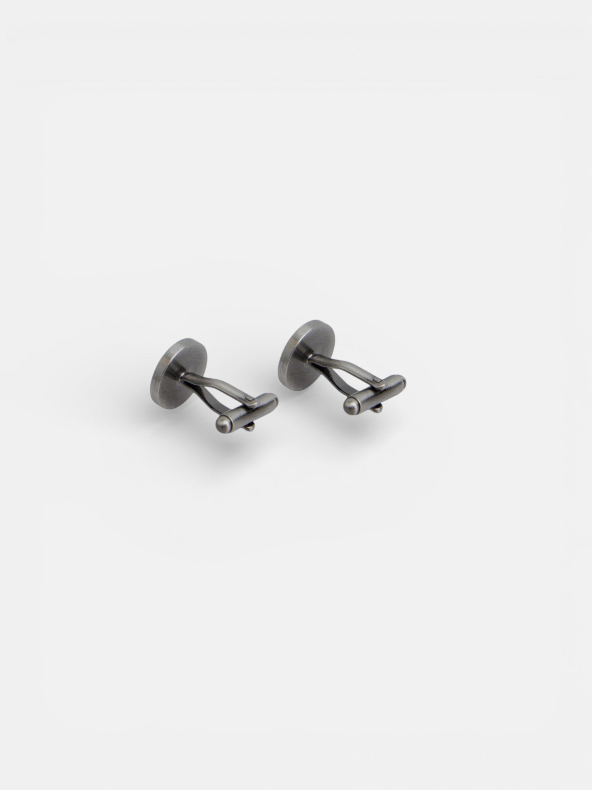 Round Silbon cufflink in aged silver