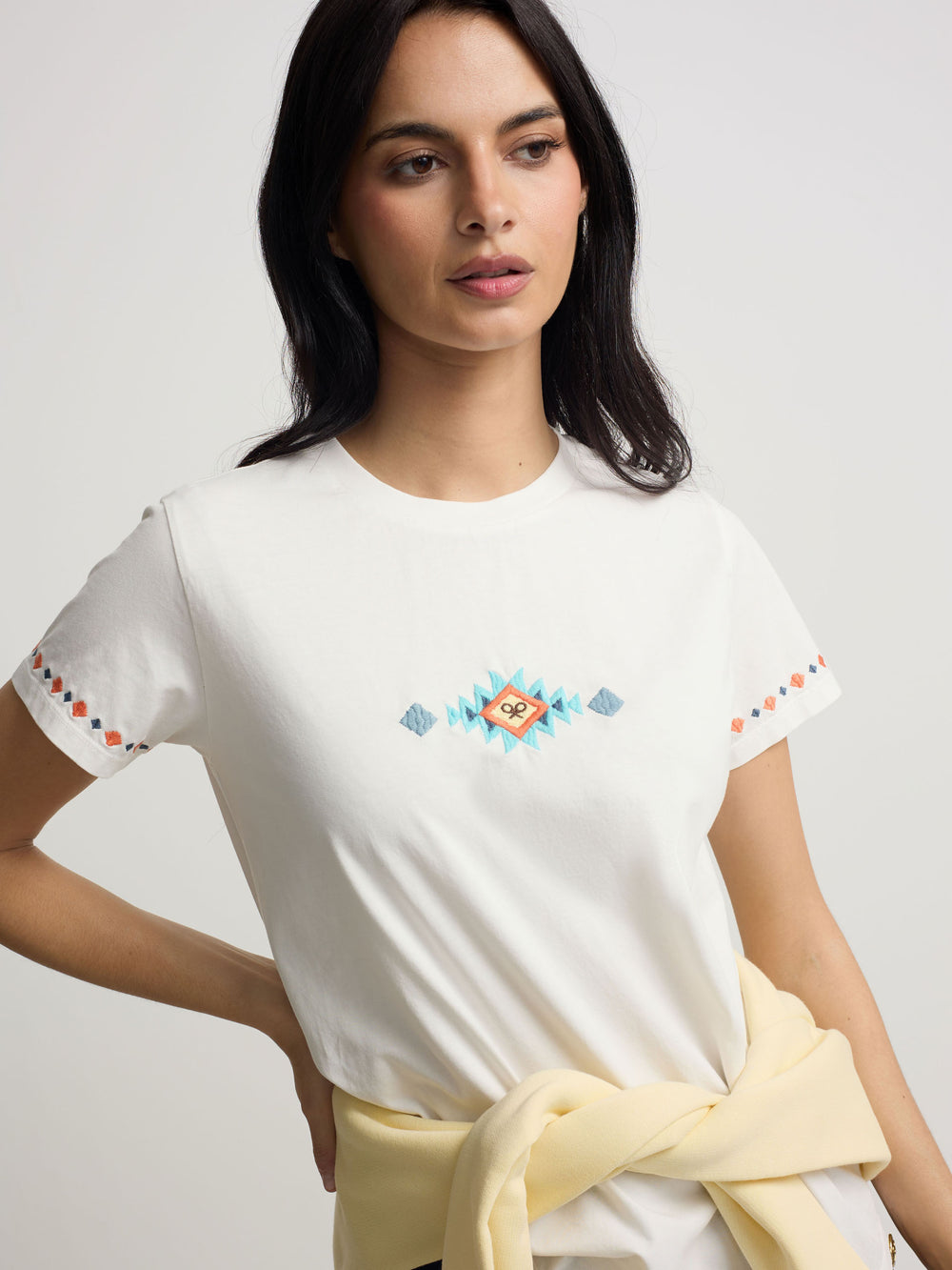 Camiseta woman bordados ikat blanca