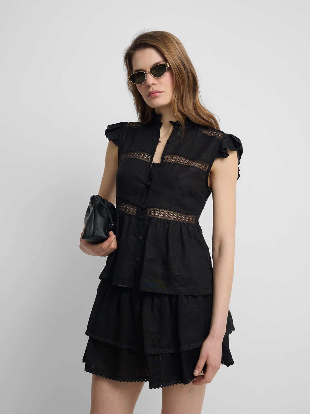 Blusa detalles bordados negra