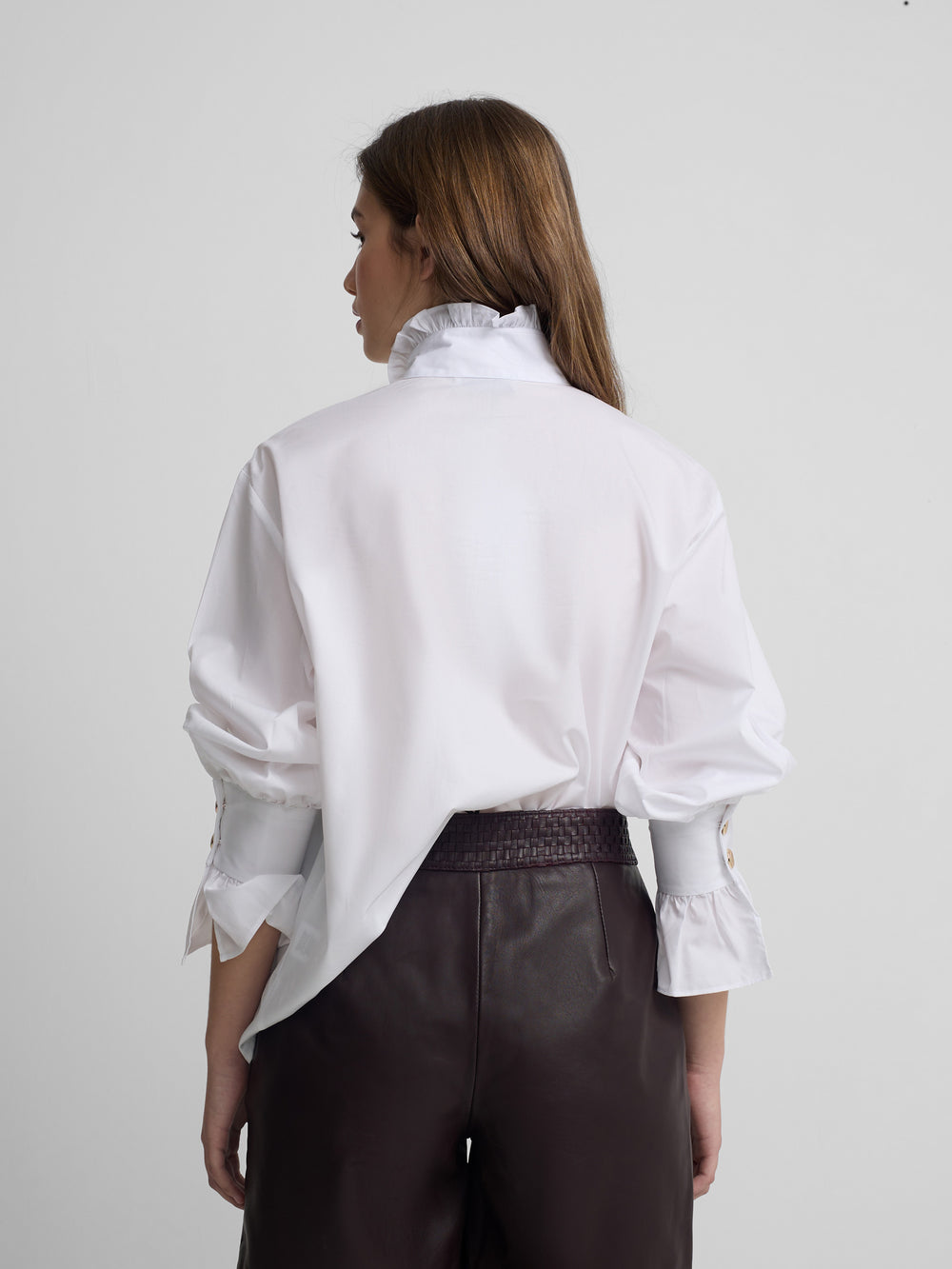 Chemise blanche avec détail aux poignets