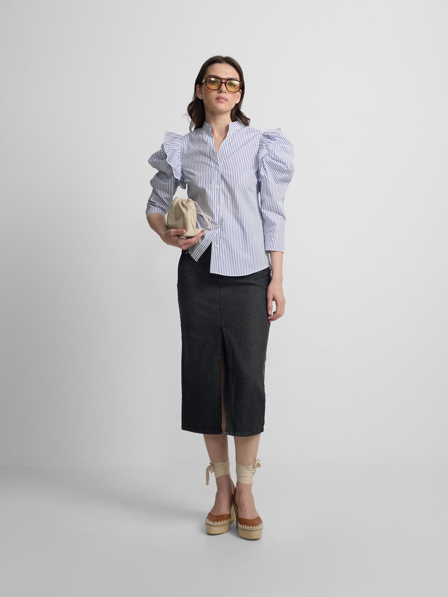 Falda midi recta hebilla denim gris