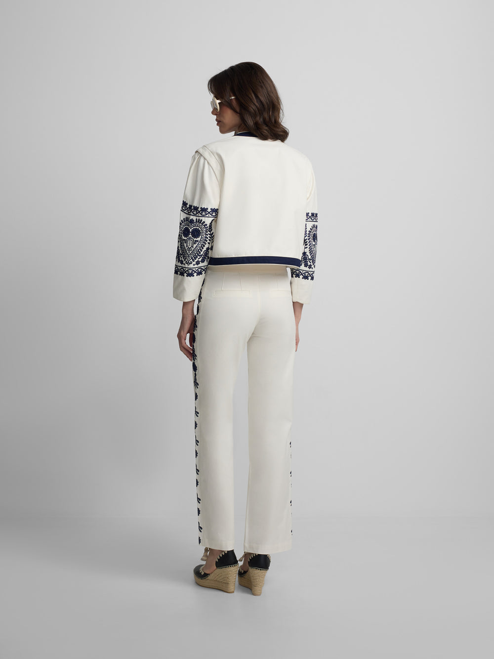 Pantalon droit détails brodés blanc