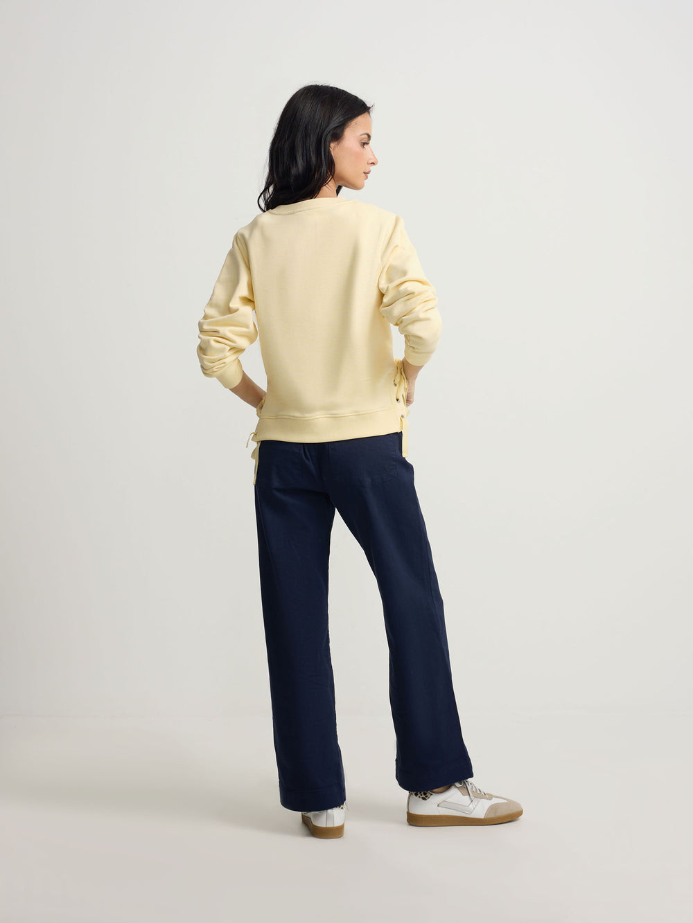 Sudadera woman detalle cuerdas amarilla