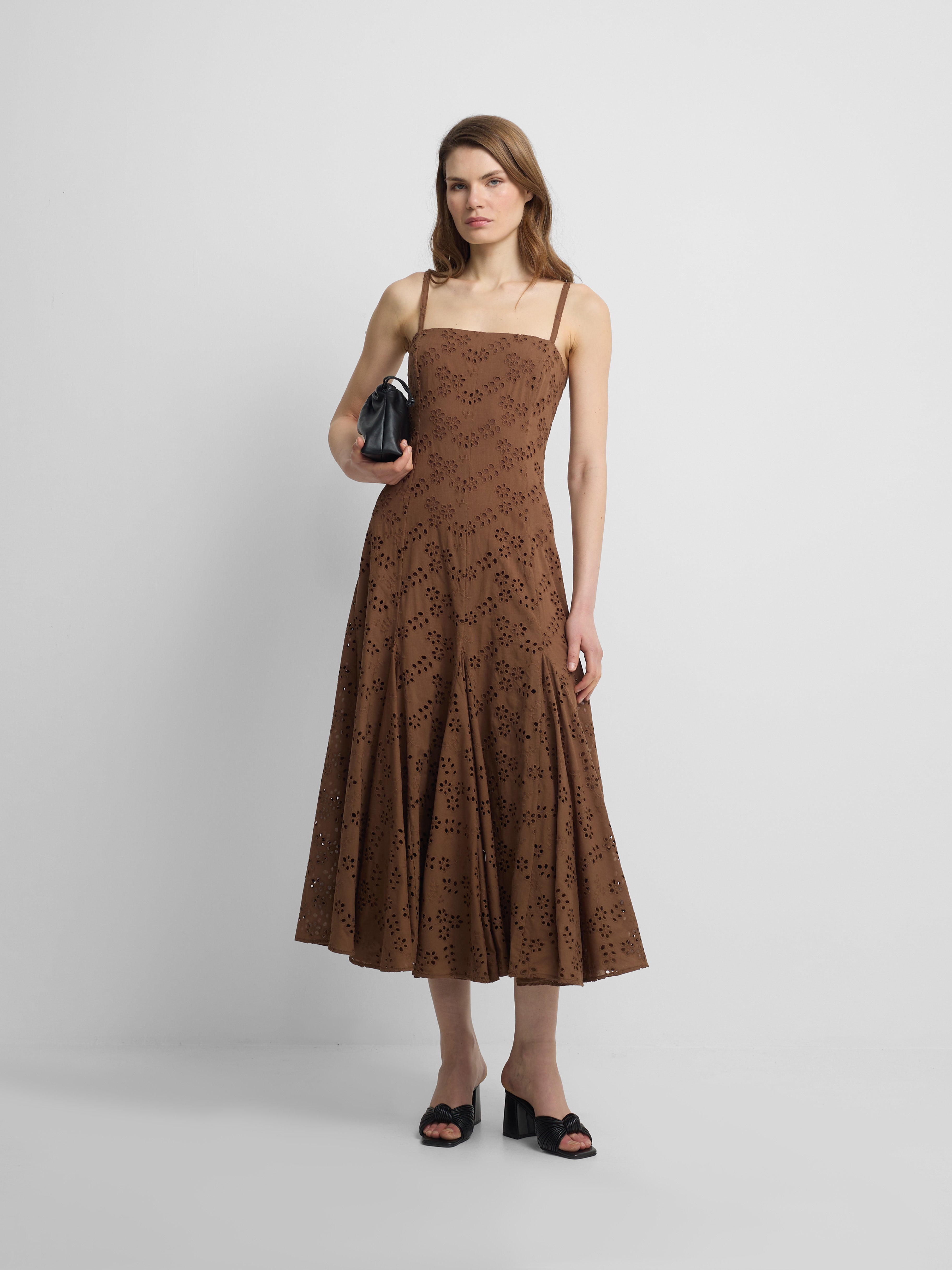 Robe midi brodée marron