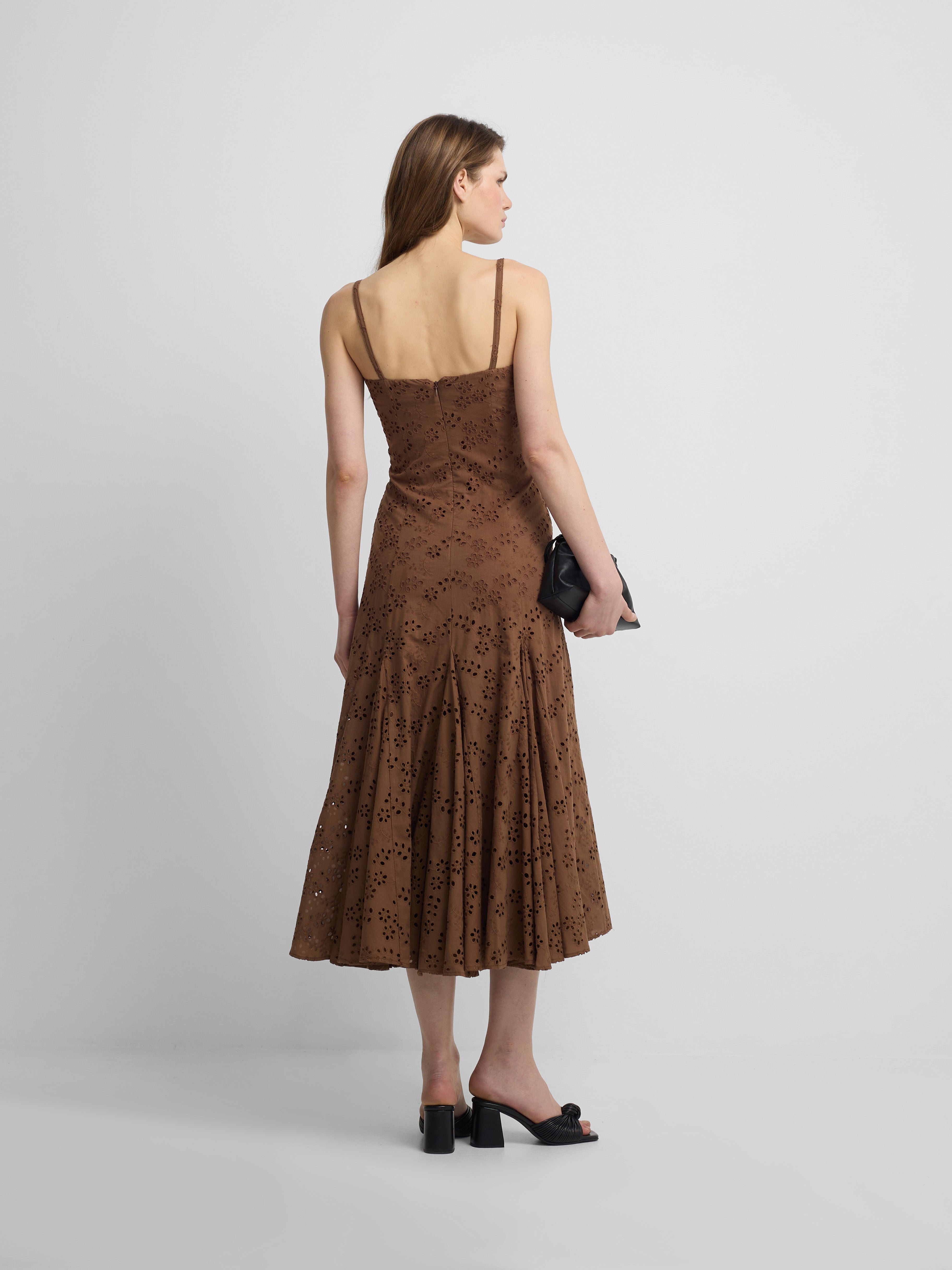 Robe midi brodée marron
