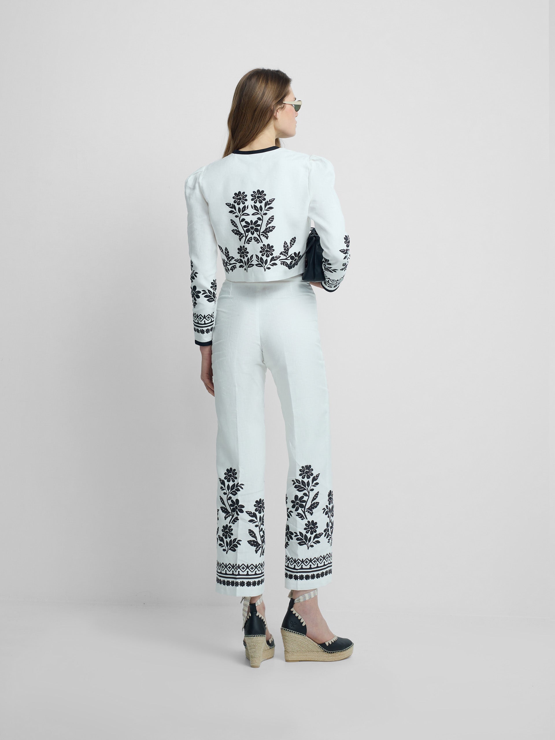 White floral print trousers