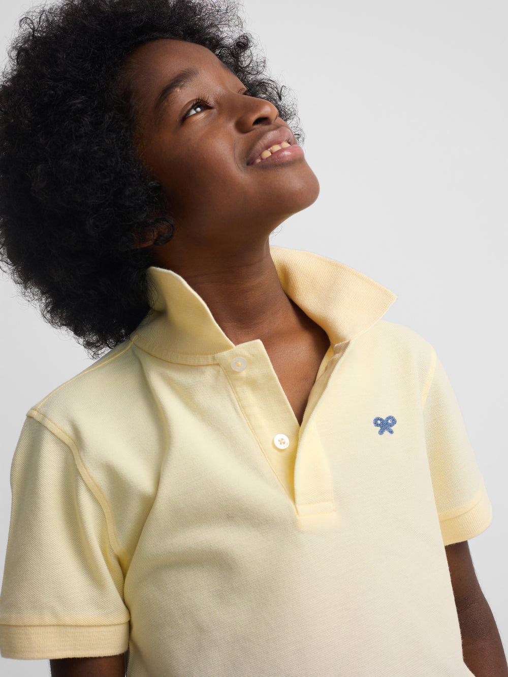 Polo enfant uni logo bouclé jaune
