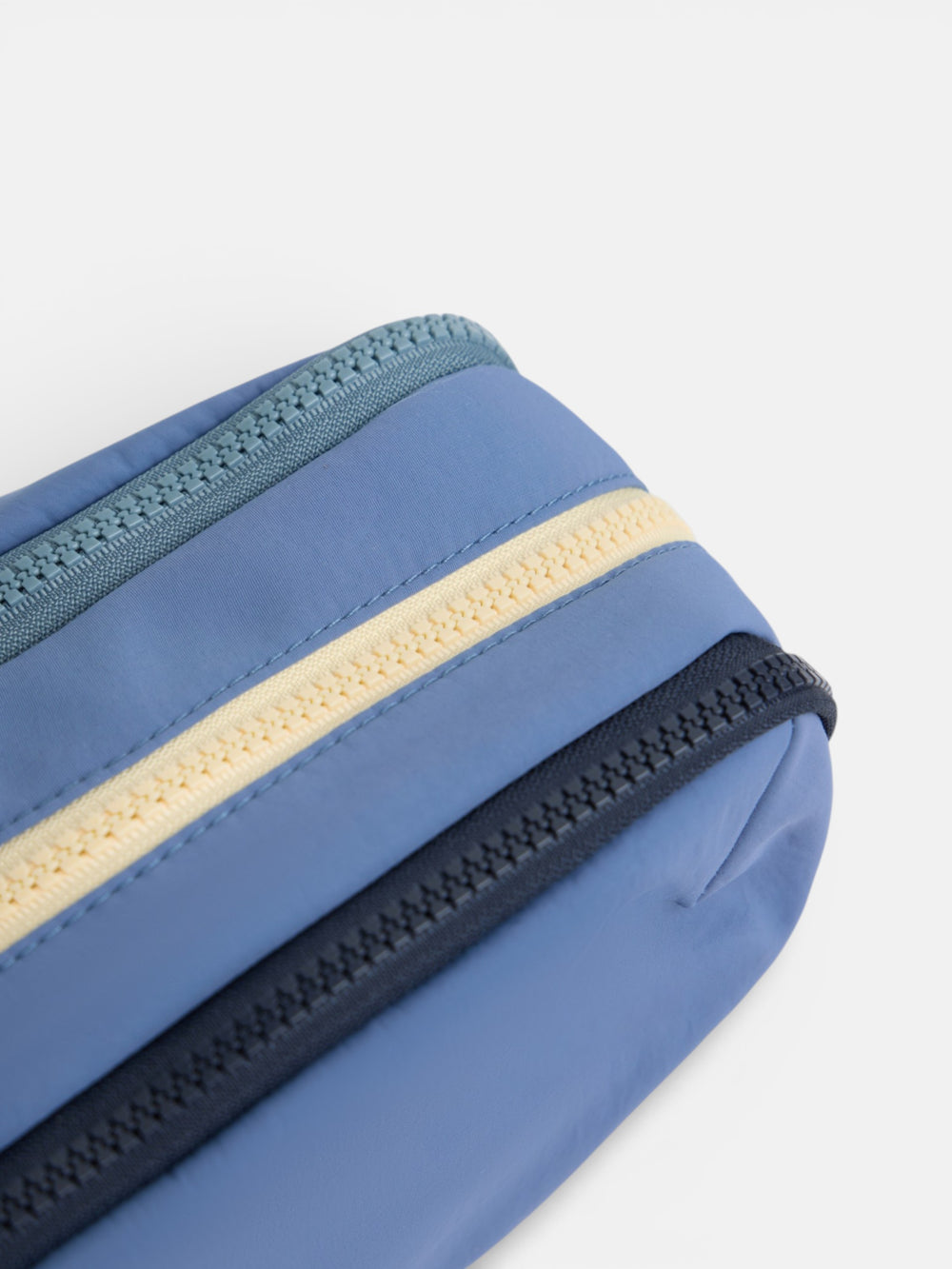 Kids toiletry bag with zipper, blue colors